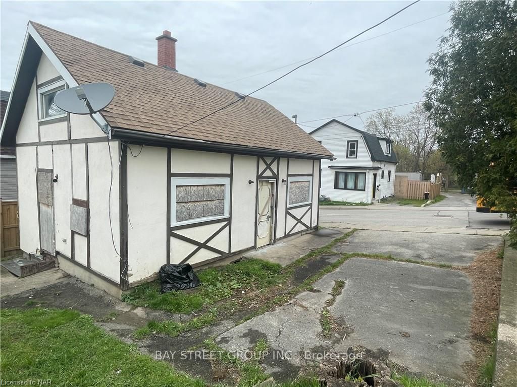 Photo 2 of 161 Queenston Street, St. Catharines, E. Chester — HOMEH