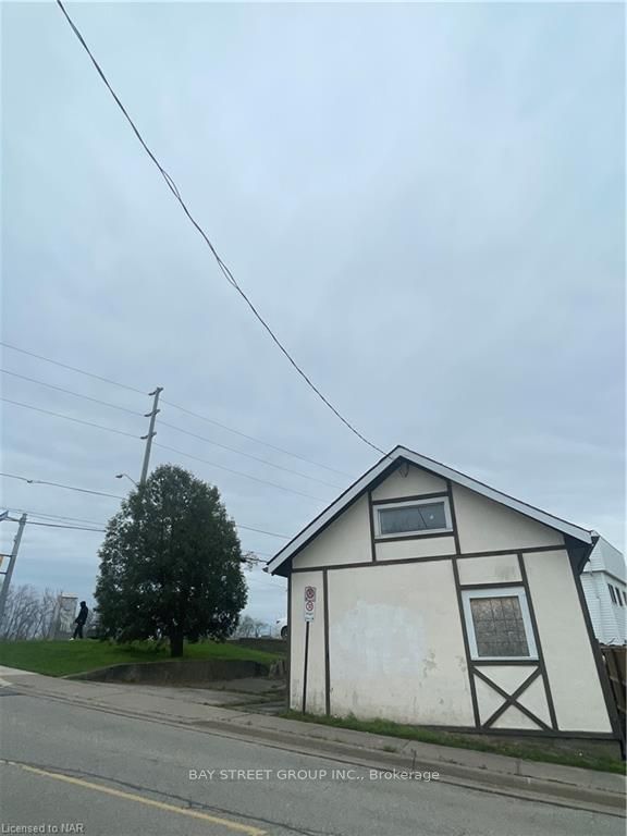 Photo 3 of 161 Queenston Street, St. Catharines, E. Chester — HOMEH