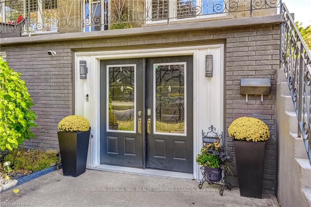Photo 3 of 46 Bendingroad Crescent, St. Catharines, Lakeport — HOMEH