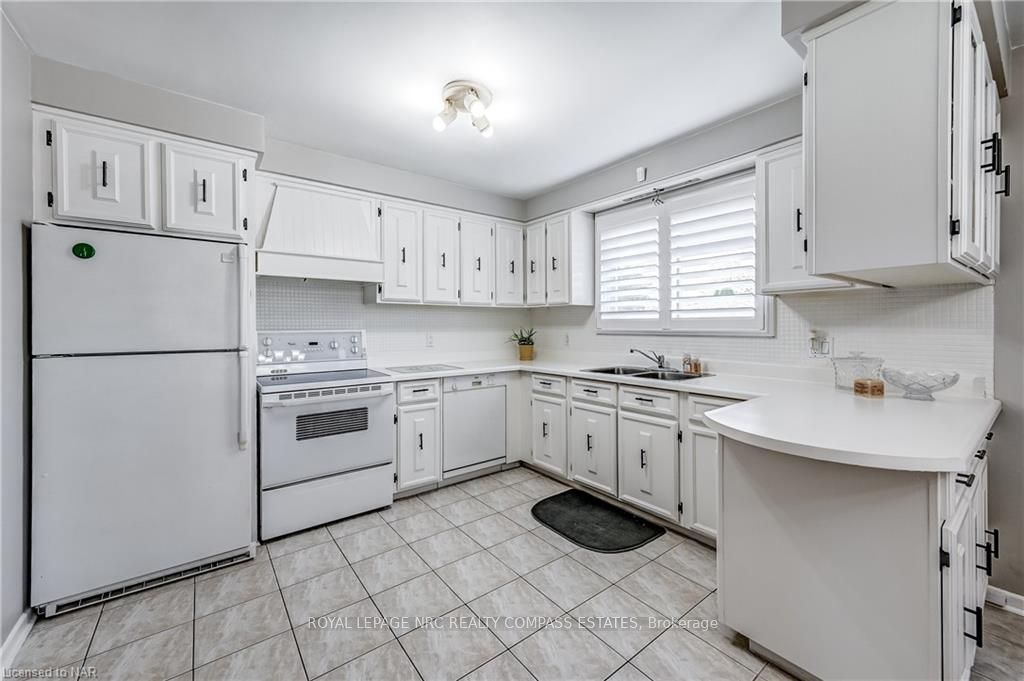 Photo 10 of 46 Bendingroad Crescent, St. Catharines, Lakeport — HOMEH