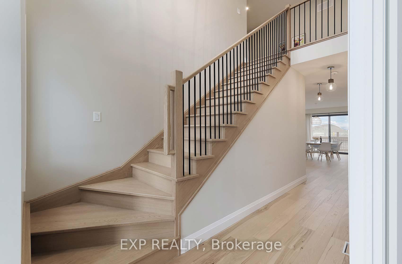Photo 5 of 63 Gateway Drive, Barrie, Rural Barrie Southeast — HOMEH