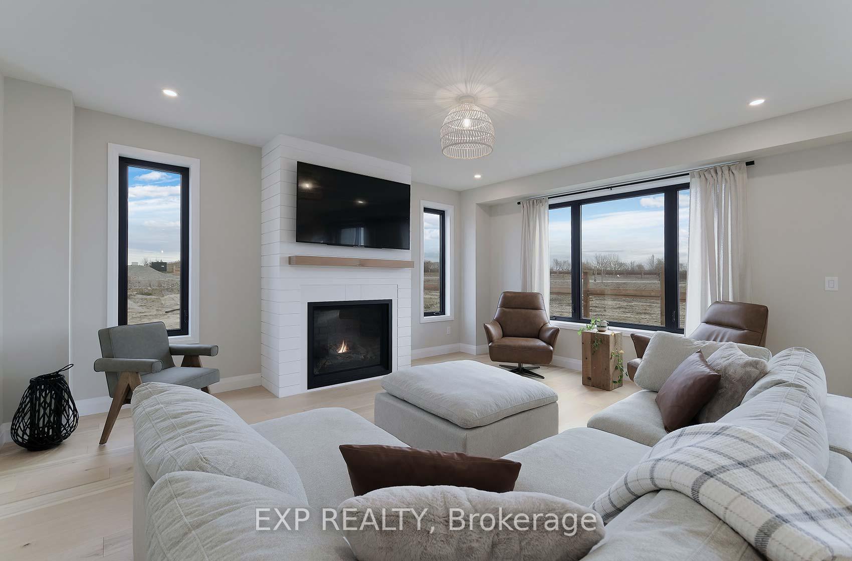 Photo 6 of 63 Gateway Drive, Barrie, Rural Barrie Southeast — HOMEH