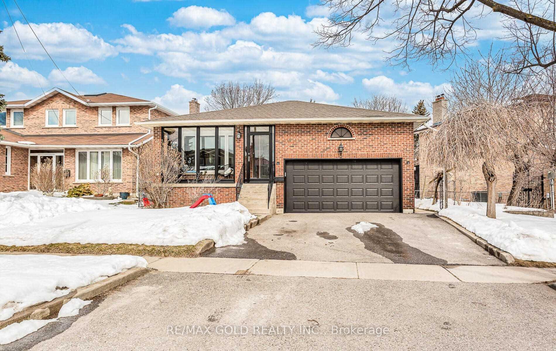 Front of 3 Panorama Crescent N