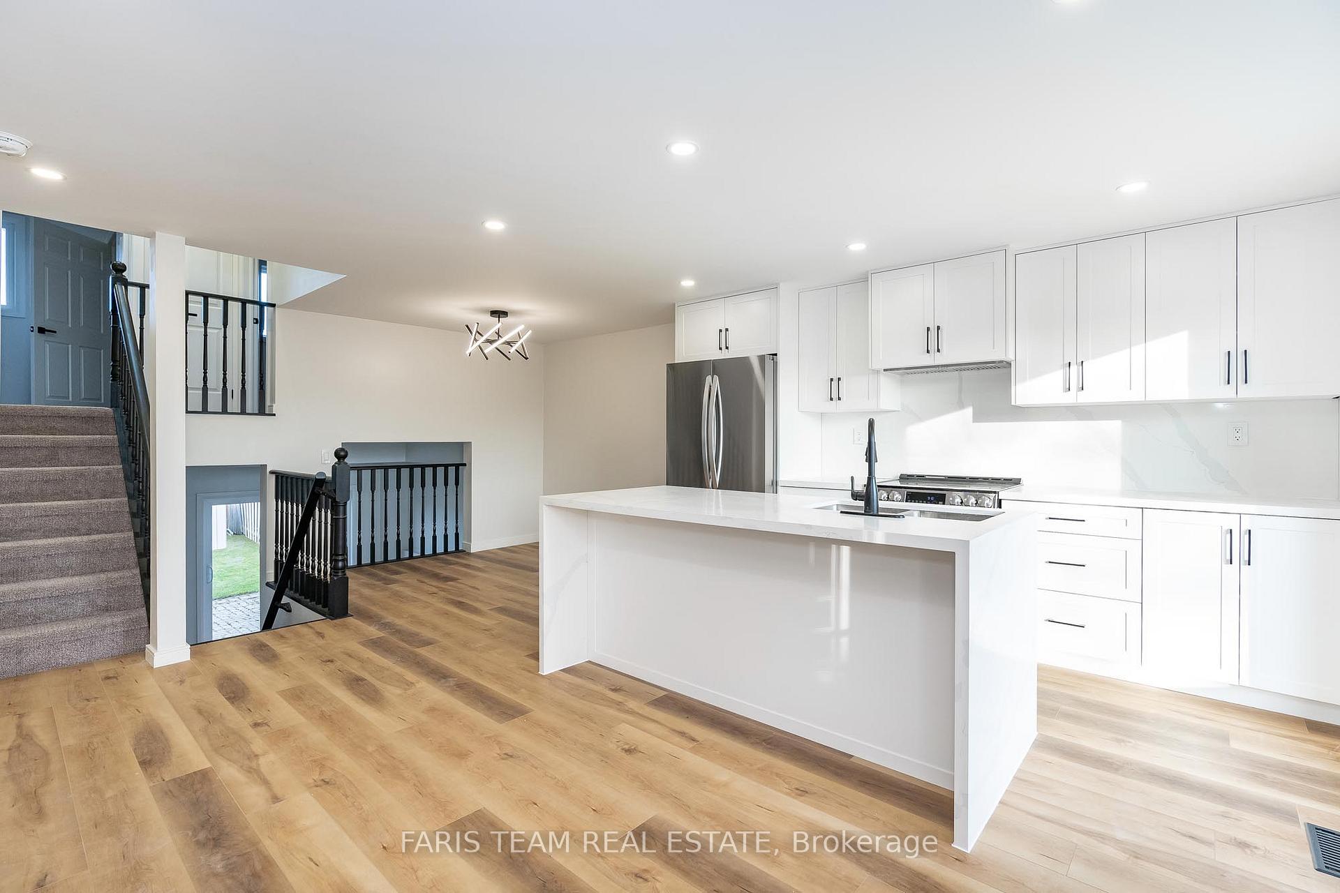 Photo 2 of 50 Rundle Crescent, Barrie, Holly — HOMEH