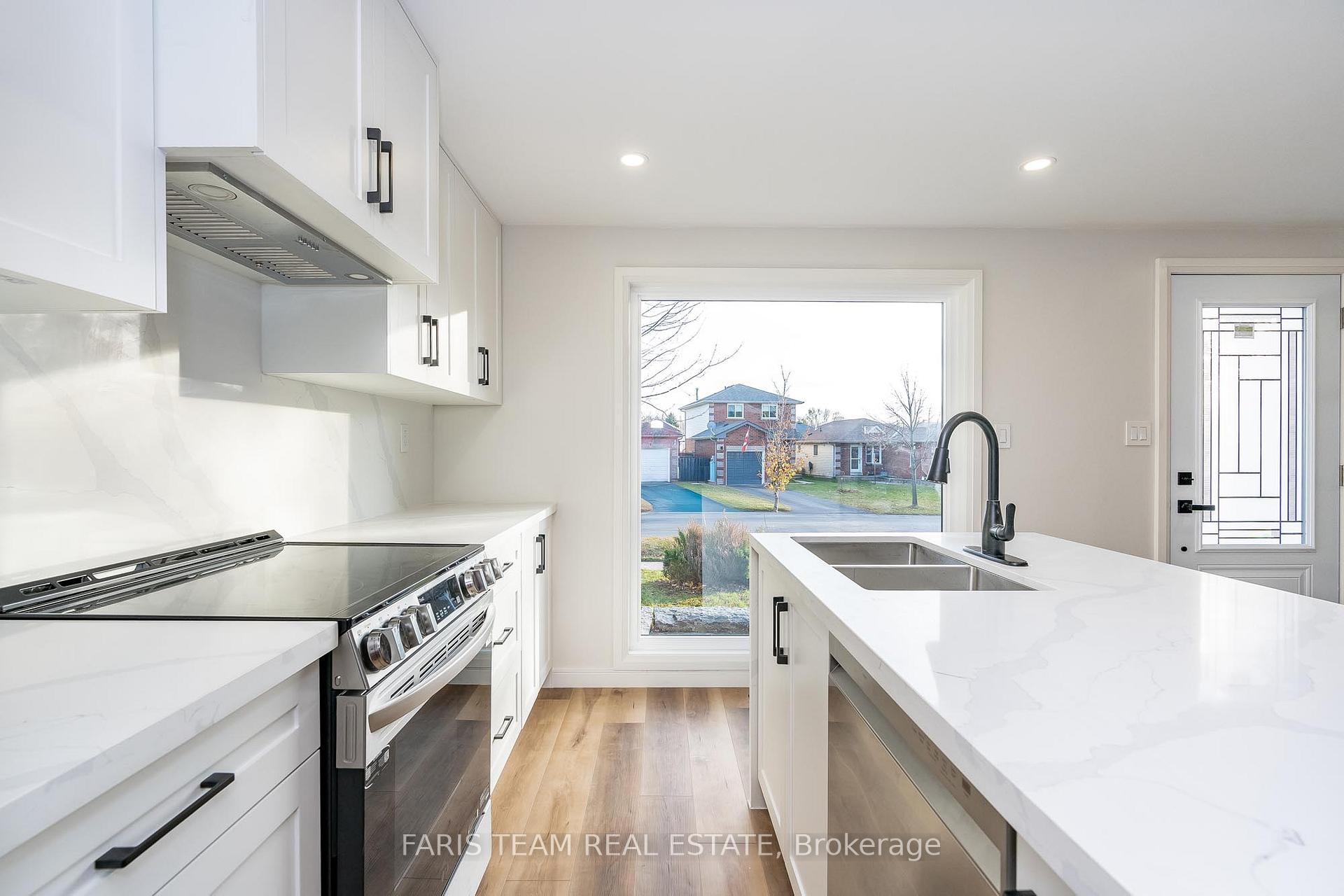 Photo 4 of 50 Rundle Crescent, Barrie, Holly — HOMEH