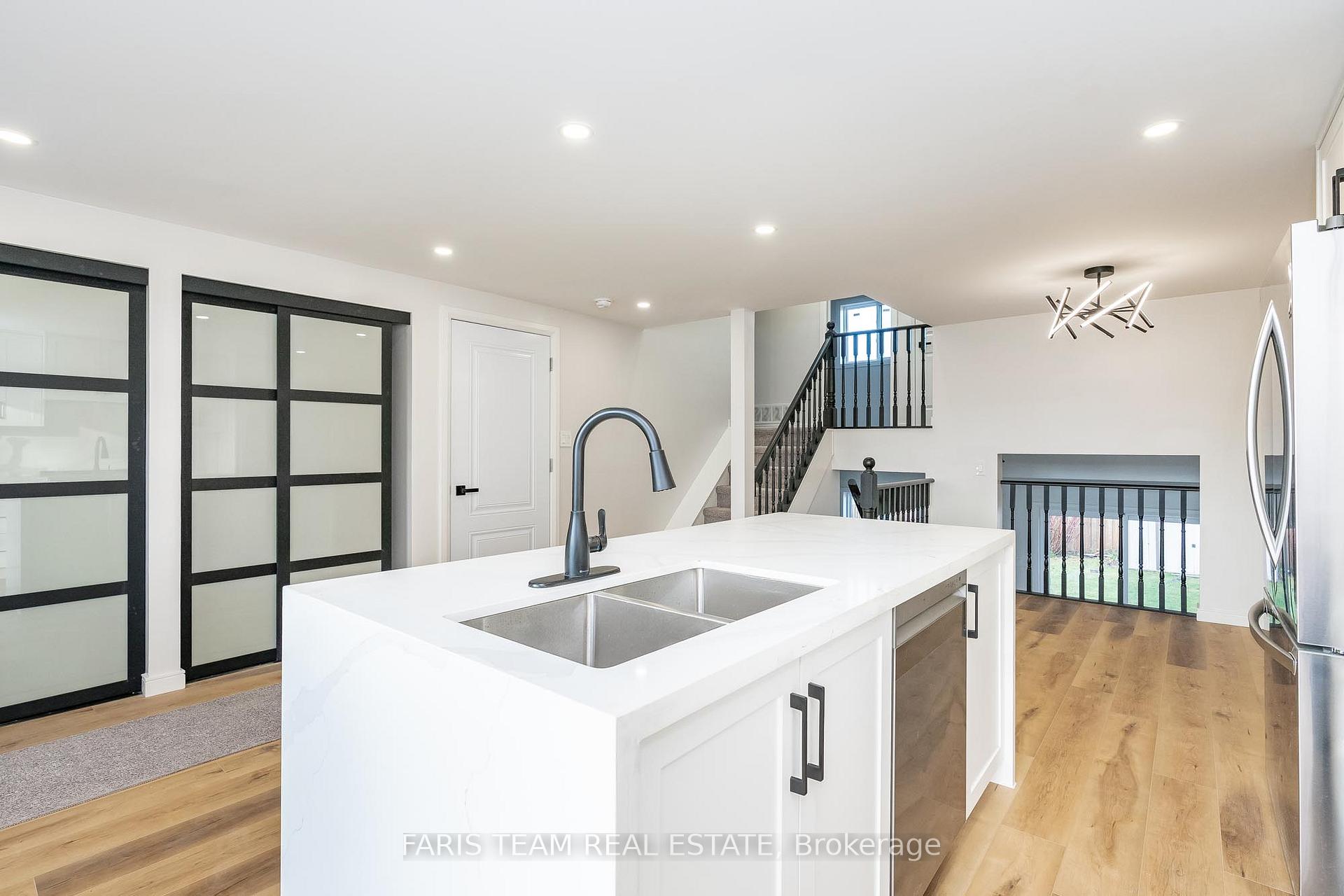 Photo 5 of 50 Rundle Crescent, Barrie, Holly — HOMEH