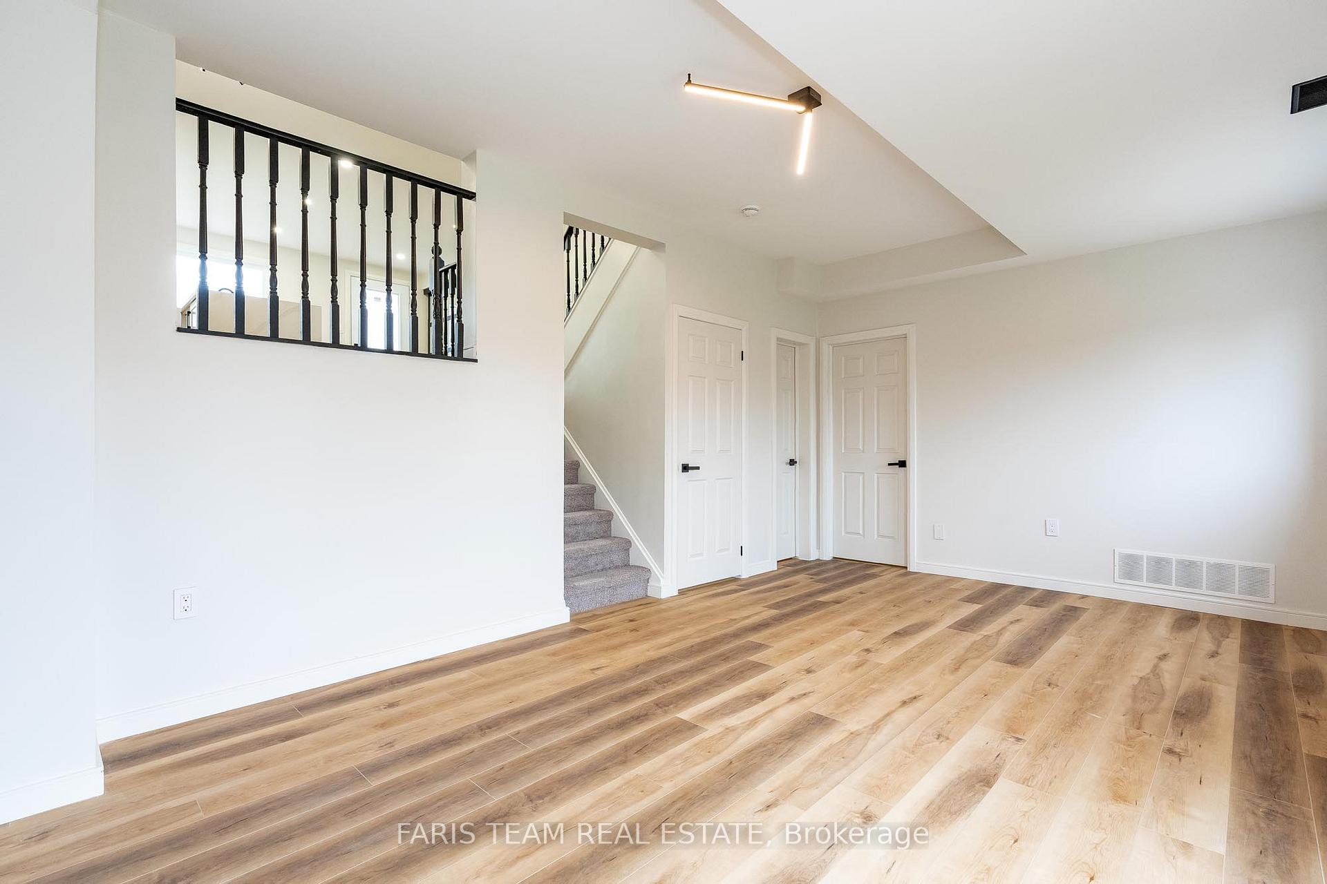 Photo 8 of 50 Rundle Crescent, Barrie, Holly — HOMEH