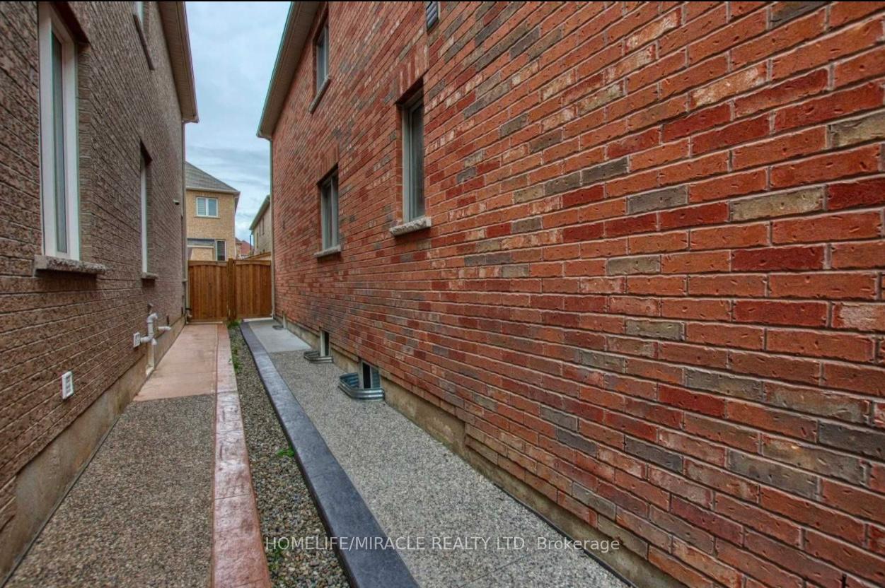 Photo 33 of 18 Idol Road, Brampton, Credit Valley — HOMEH