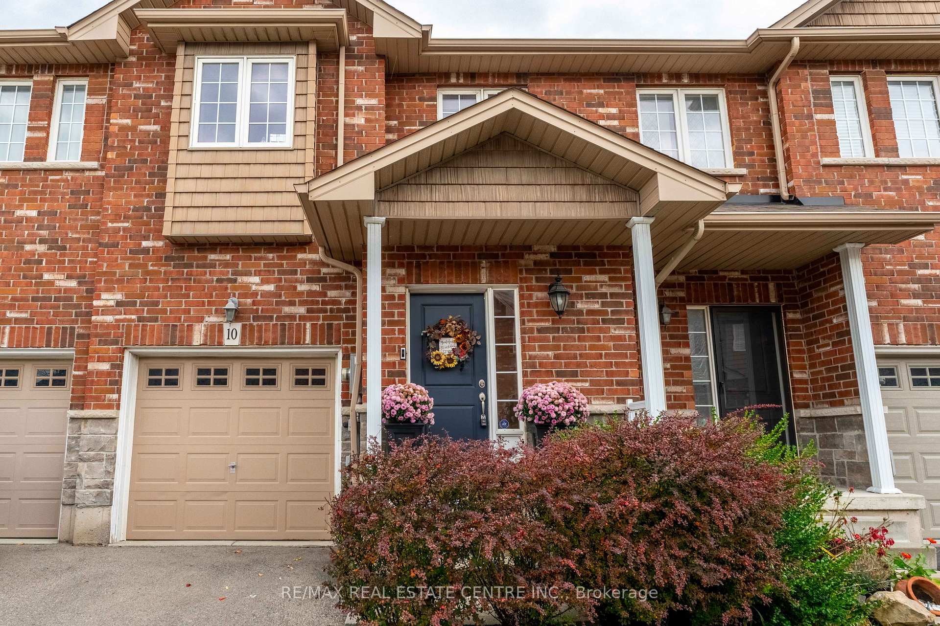 Photo 1 of Unit 10, 45 Seabreeze Crescent, Hamilton, Lakeshore — HOMEH