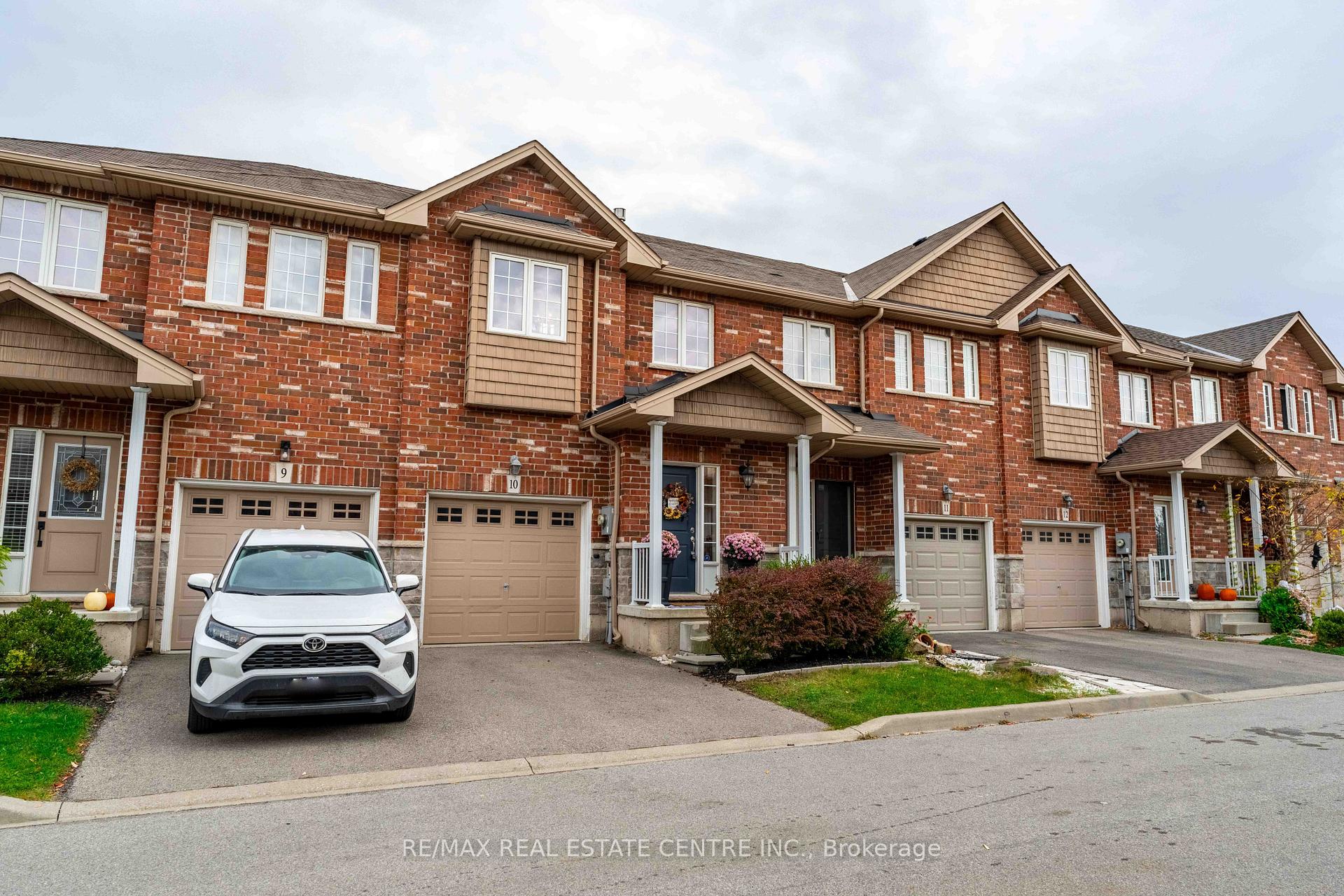 Photo 2 of Unit 10, 45 Seabreeze Crescent, Hamilton, Lakeshore — HOMEH