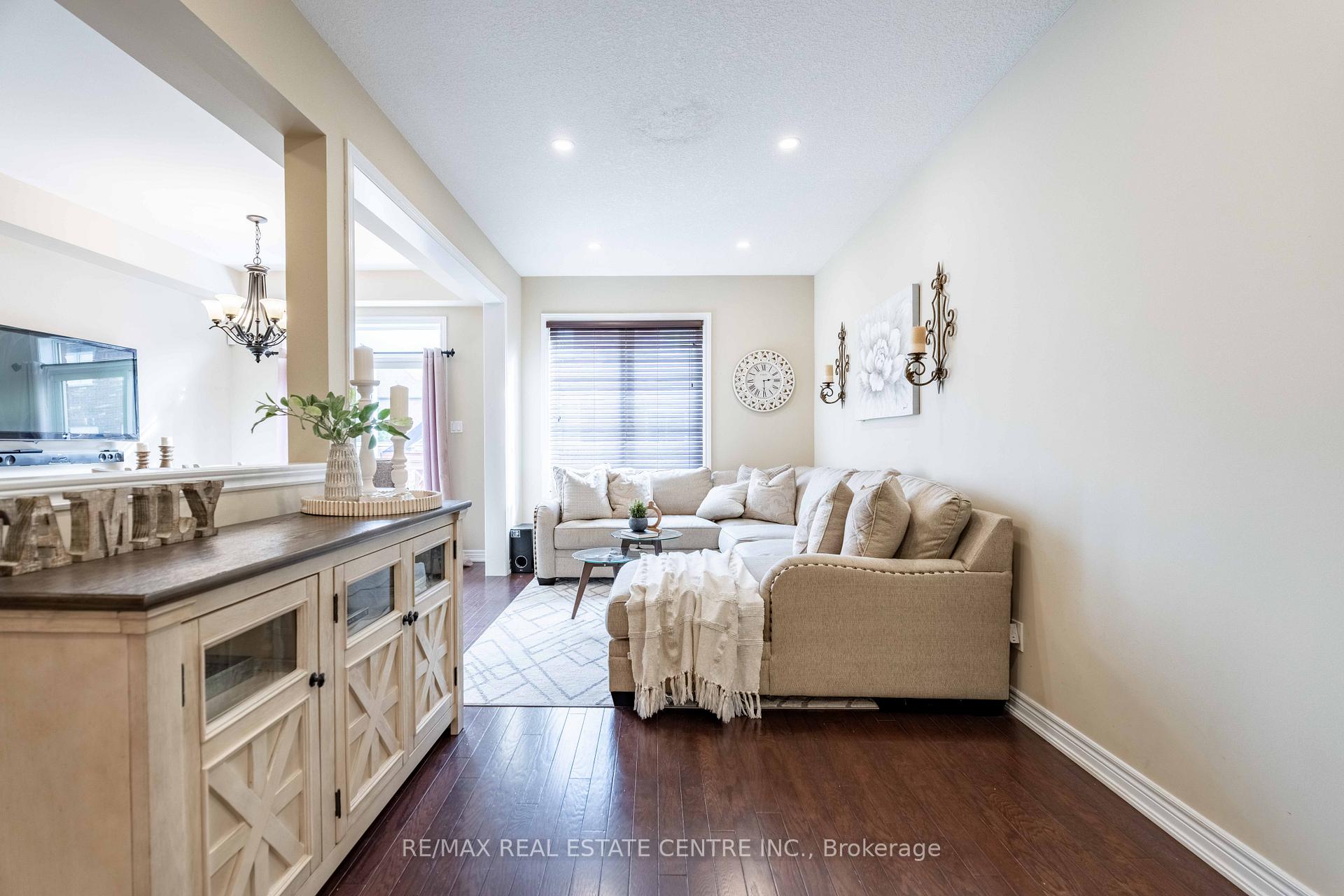 Photo 5 of Unit 10, 45 Seabreeze Crescent, Hamilton, Lakeshore — HOMEH
