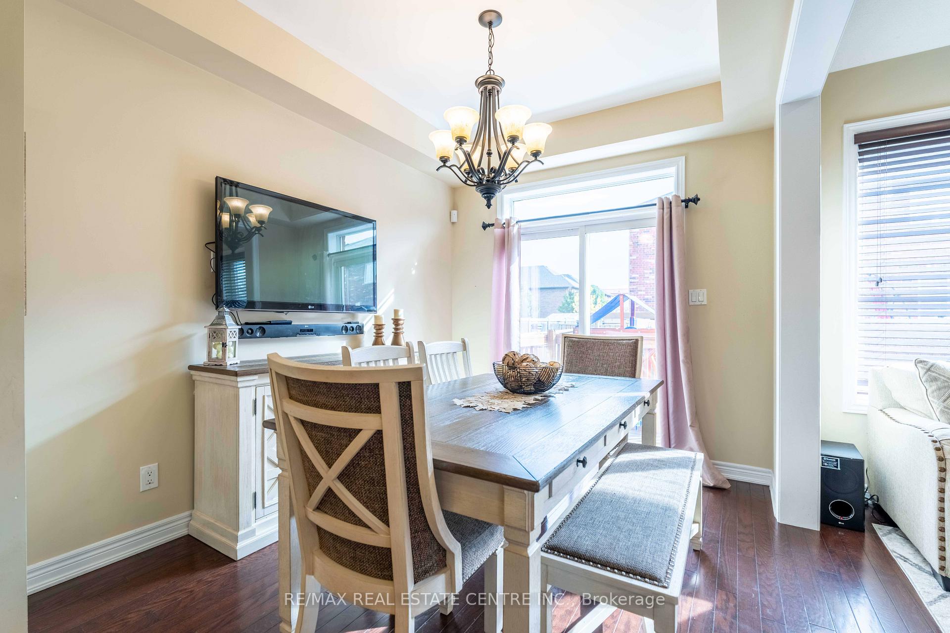 Photo 9 of Unit 10, 45 Seabreeze Crescent, Hamilton, Lakeshore — HOMEH