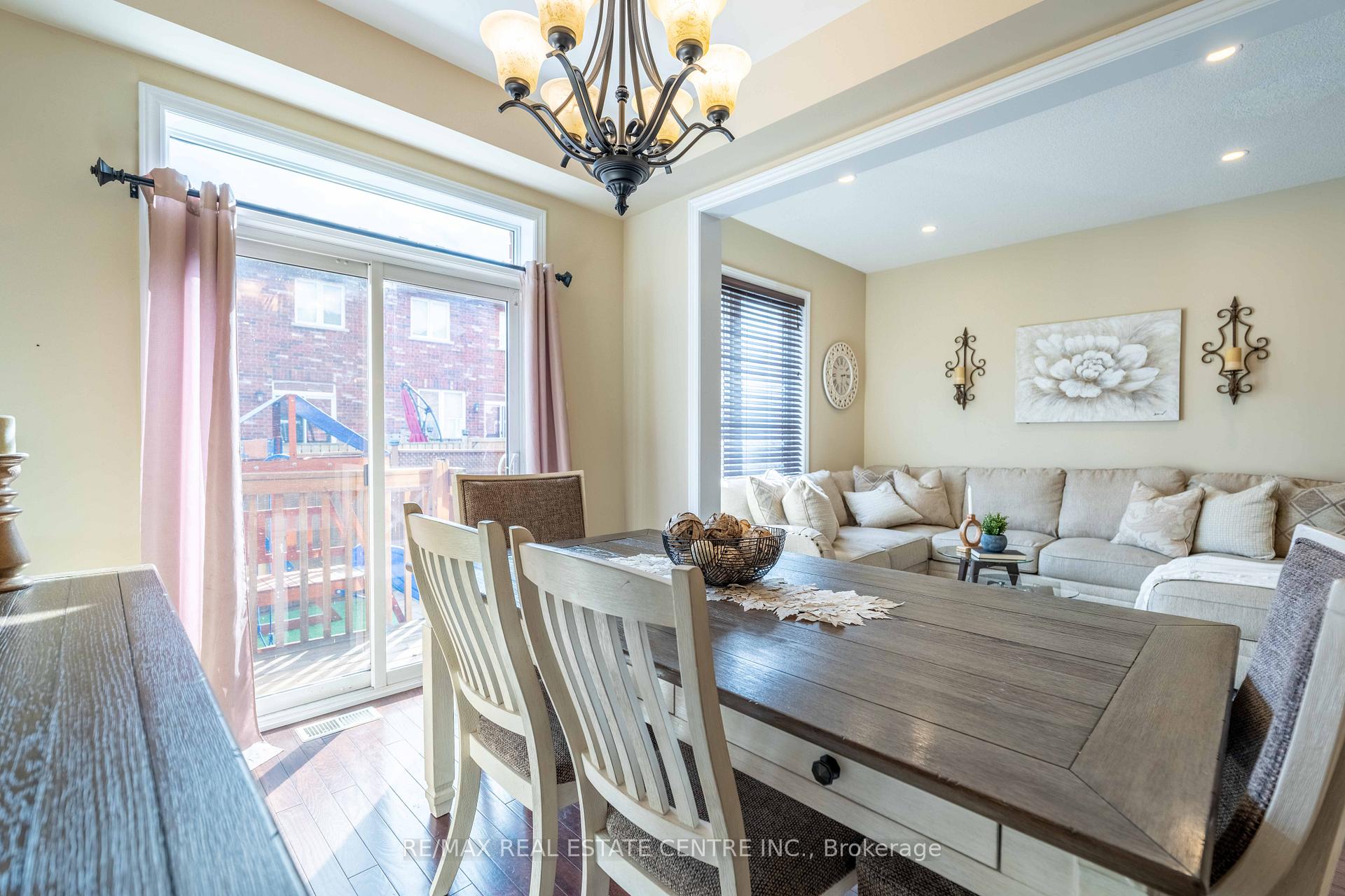 Photo 10 of Unit 10, 45 Seabreeze Crescent, Hamilton, Lakeshore — HOMEH
