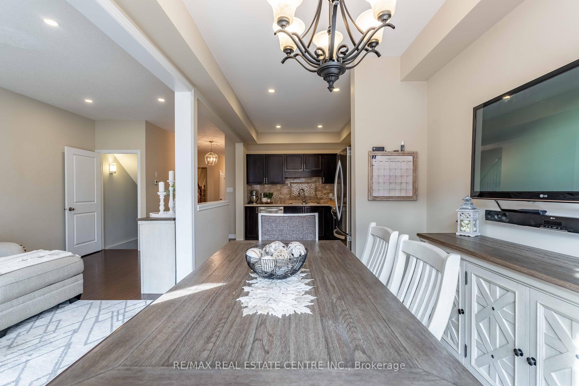 Photo 12 of Unit 10, 45 Seabreeze Crescent, Hamilton, Lakeshore — HOMEH