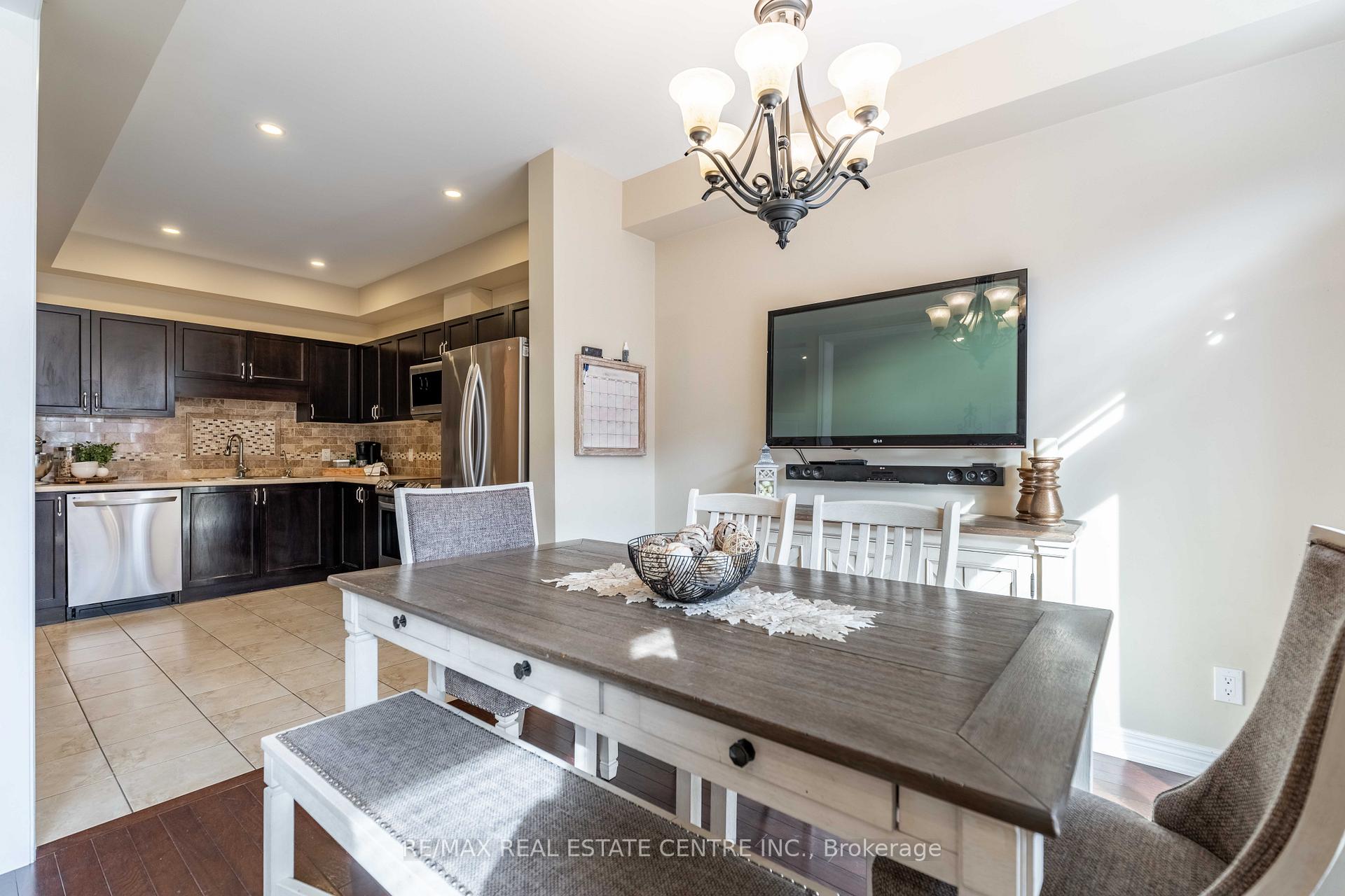 Photo 13 of Unit 10, 45 Seabreeze Crescent, Hamilton, Lakeshore — HOMEH
