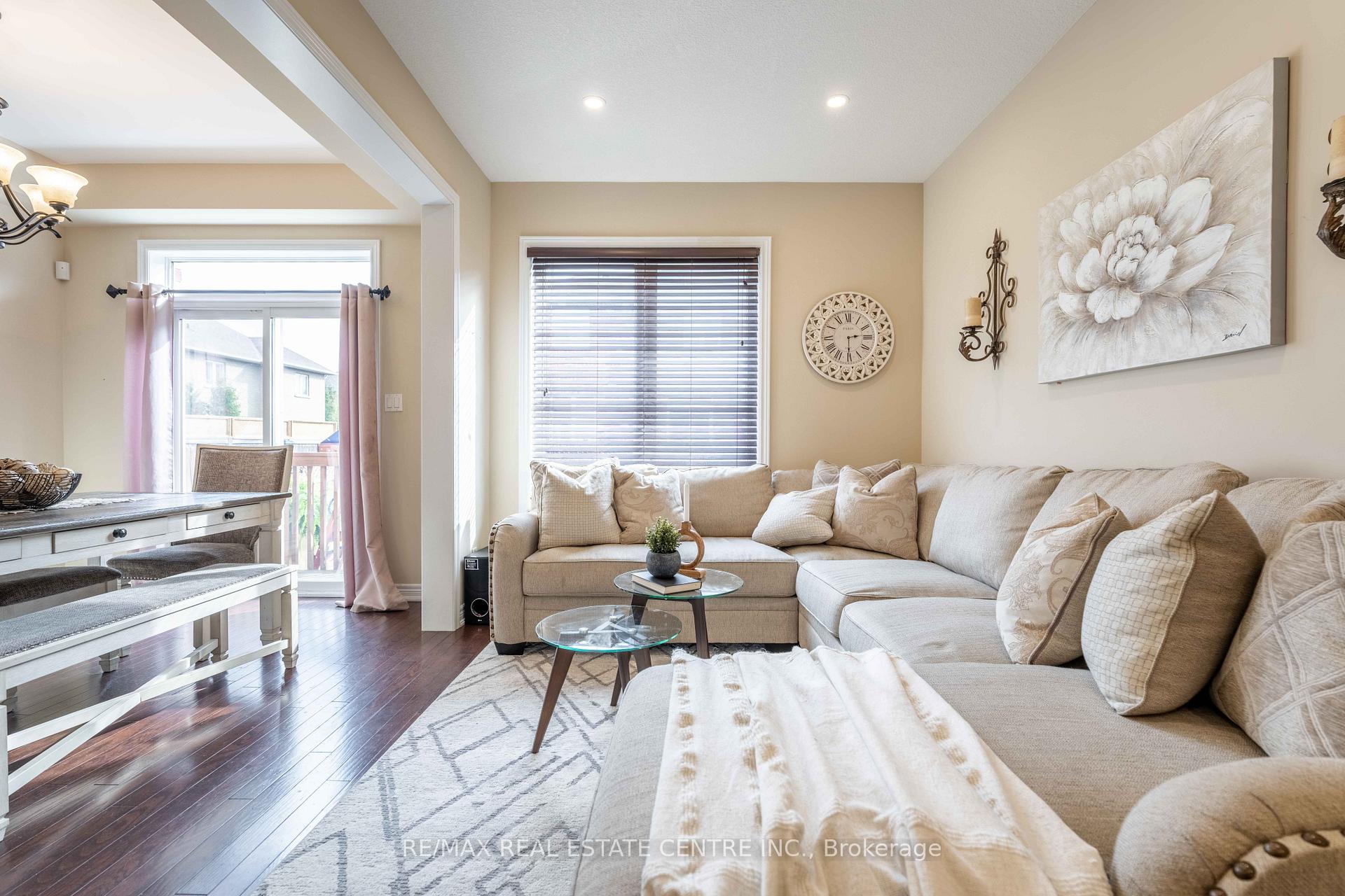 Photo 17 of Unit 10, 45 Seabreeze Crescent, Hamilton, Lakeshore — HOMEH