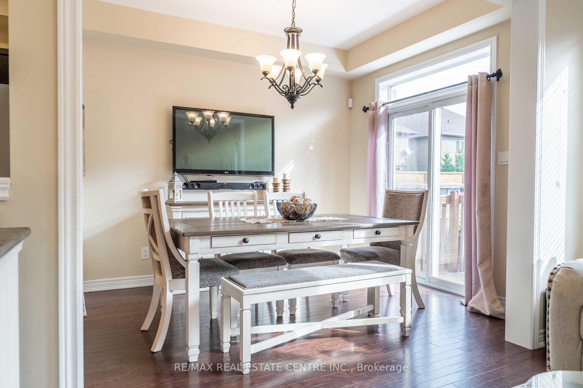 Photo 18 of Unit 10, 45 Seabreeze Crescent, Hamilton, Lakeshore — HOMEH