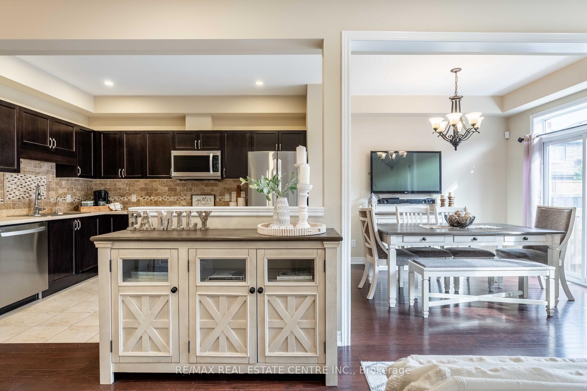 Photo 19 of Unit 10, 45 Seabreeze Crescent, Hamilton, Lakeshore — HOMEH