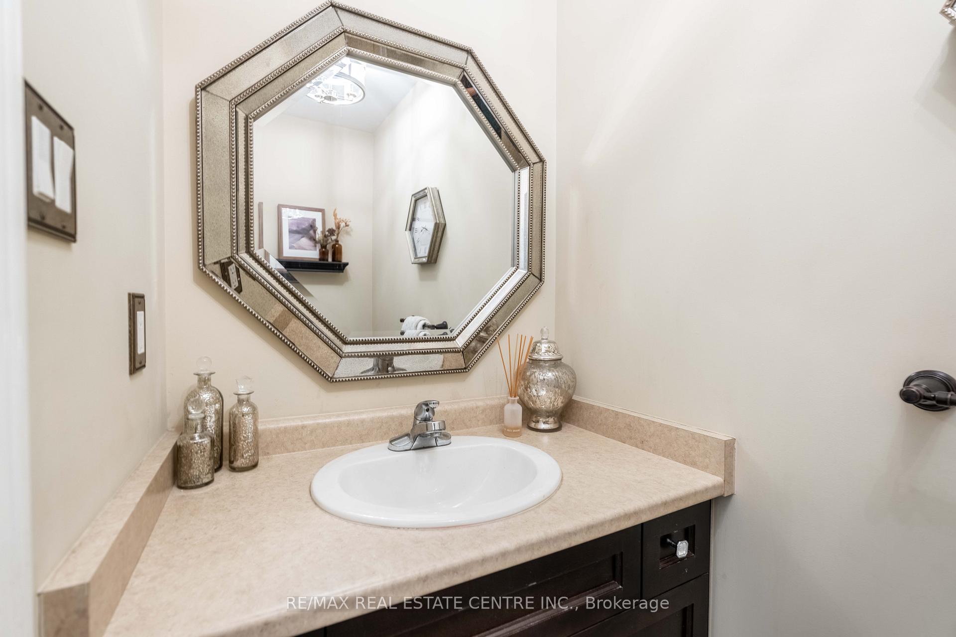 Photo 20 of Unit 10, 45 Seabreeze Crescent, Hamilton, Lakeshore — HOMEH