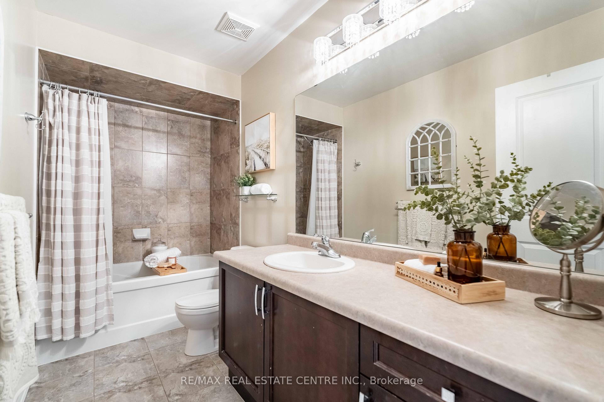 Photo 25 of Unit 10, 45 Seabreeze Crescent, Hamilton, Lakeshore — HOMEH