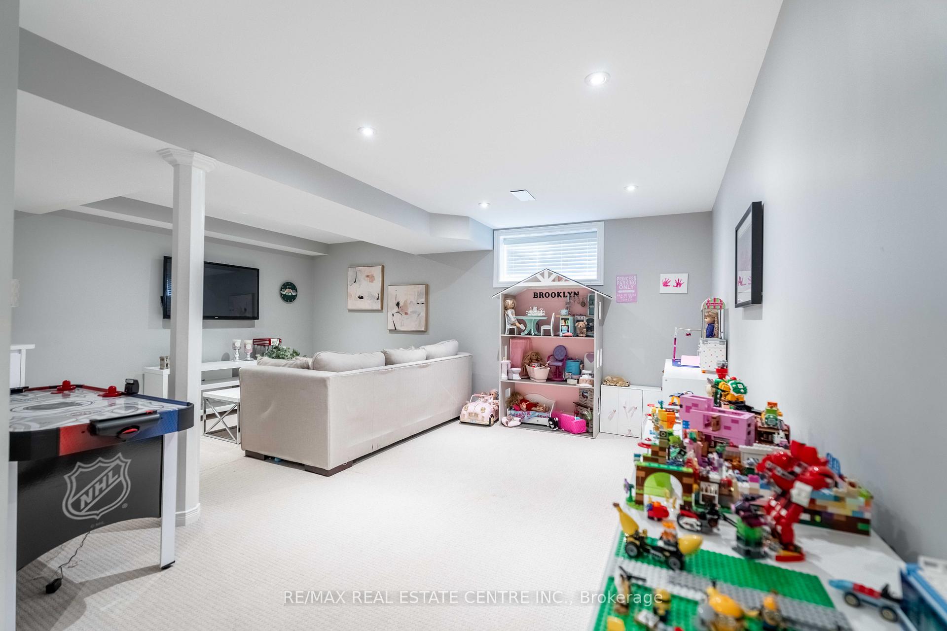Photo 32 of Unit 10, 45 Seabreeze Crescent, Hamilton, Lakeshore — HOMEH