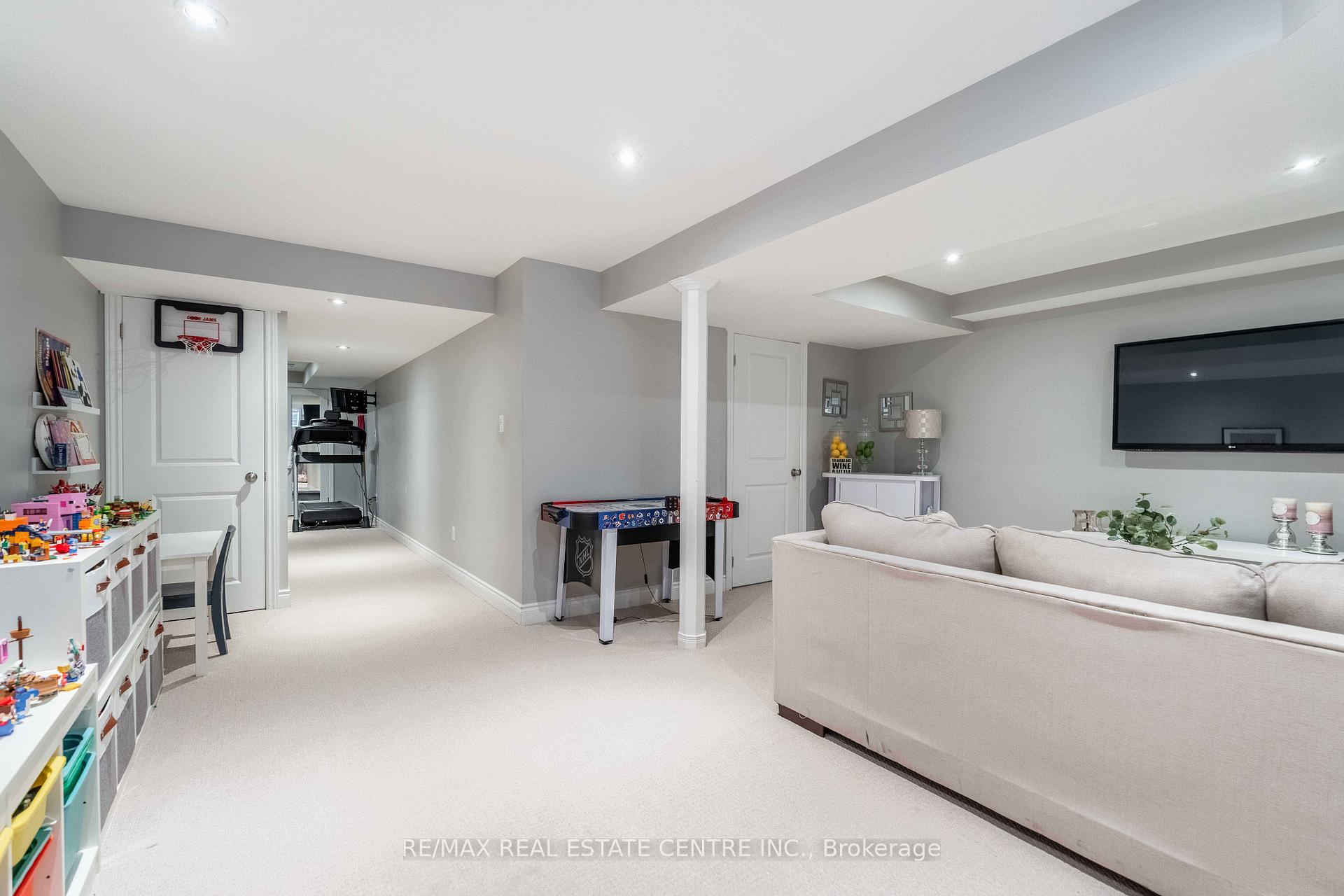 Photo 33 of Unit 10, 45 Seabreeze Crescent, Hamilton, Lakeshore — HOMEH