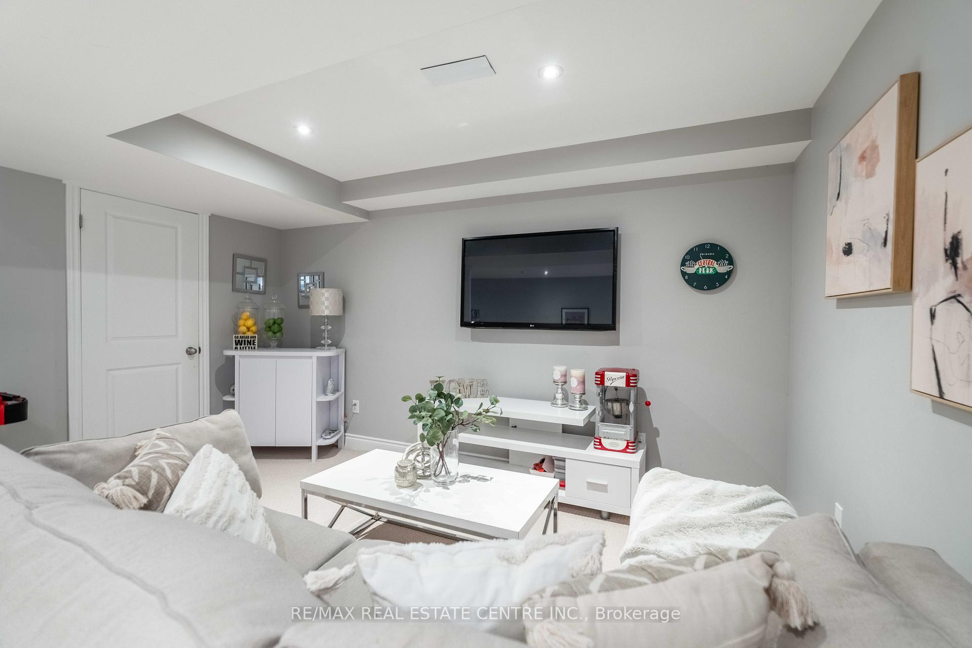 Photo 34 of Unit 10, 45 Seabreeze Crescent, Hamilton, Lakeshore — HOMEH
