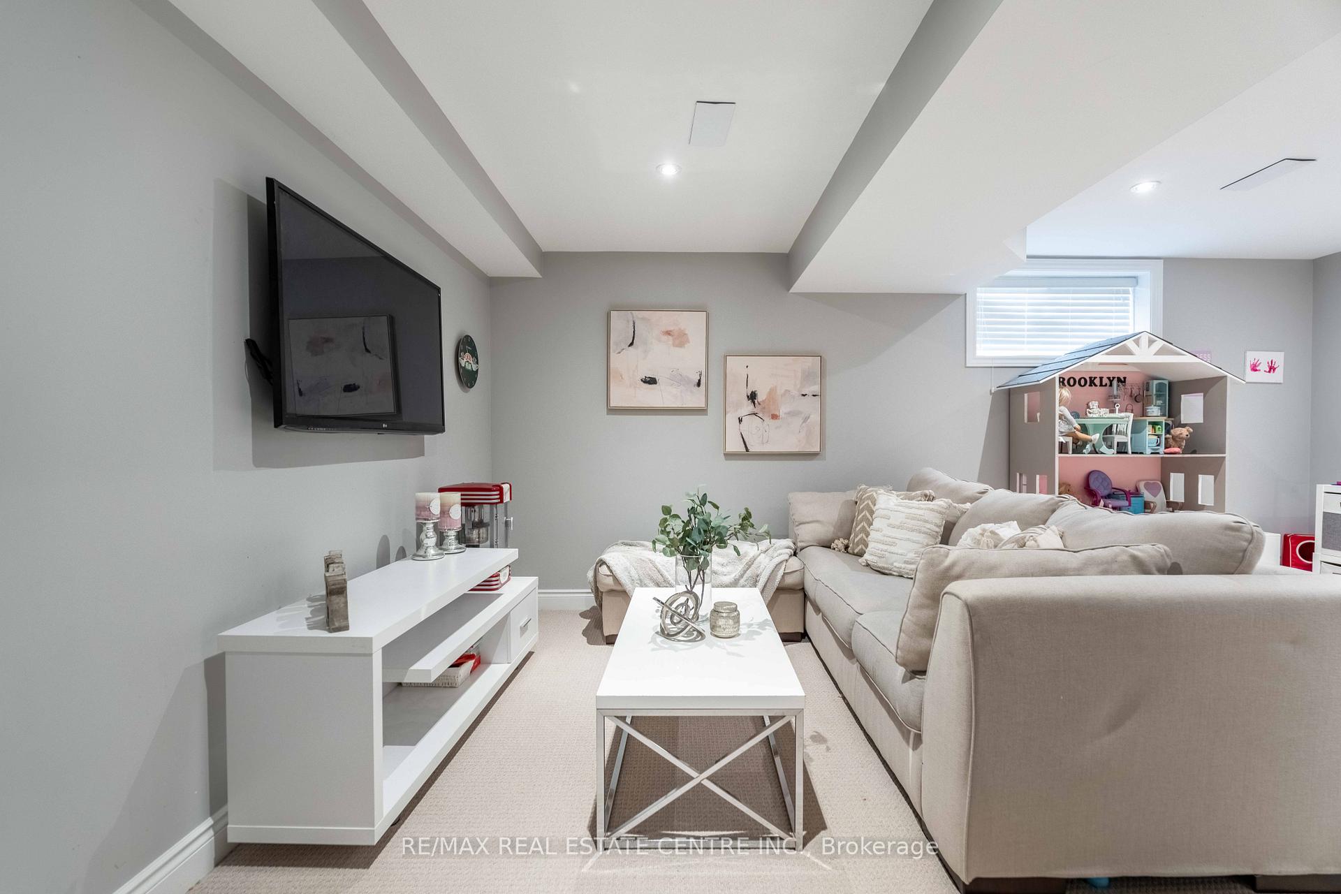 Photo 35 of Unit 10, 45 Seabreeze Crescent, Hamilton, Lakeshore — HOMEH