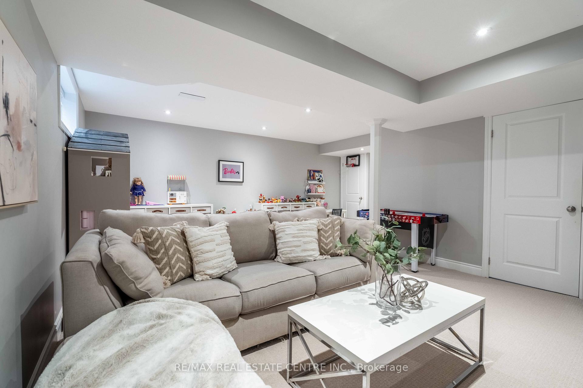 Photo 36 of Unit 10, 45 Seabreeze Crescent, Hamilton, Lakeshore — HOMEH