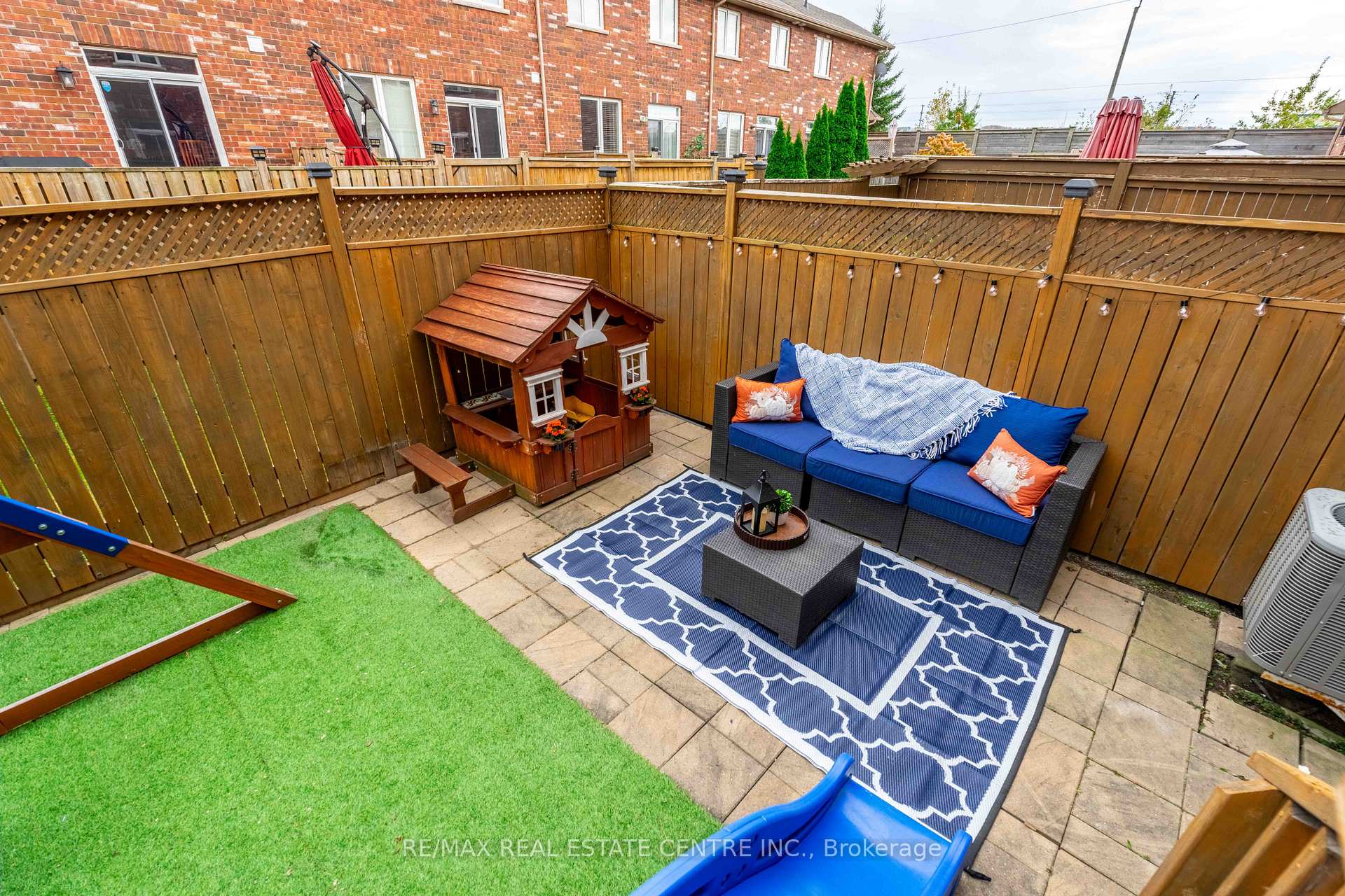 Photo 37 of Unit 10, 45 Seabreeze Crescent, Hamilton, Lakeshore — HOMEH