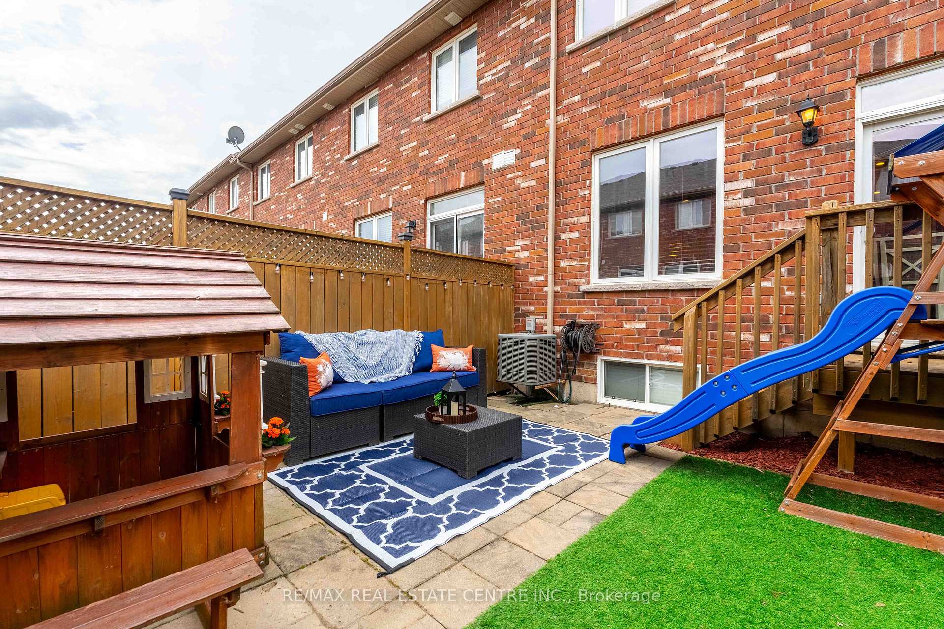 Photo 39 of Unit 10, 45 Seabreeze Crescent, Hamilton, Lakeshore — HOMEH