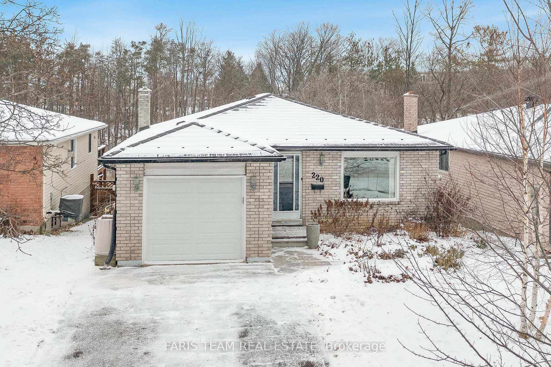 Photo 1 of 220 Lillian Crescent, Barrie, Sunnidale — HOMEH