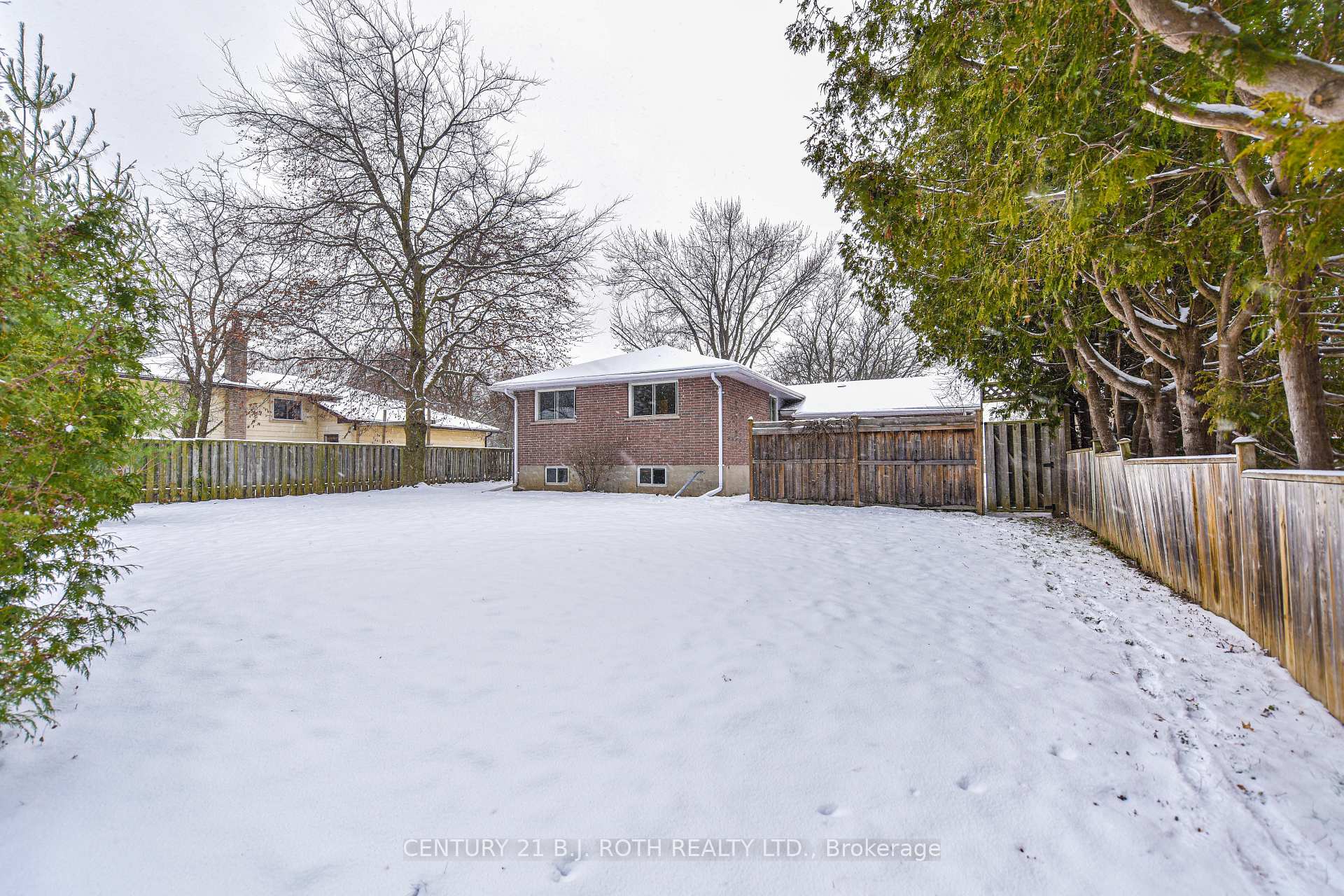 Photo 2 of 37 Davies Crescent, Barrie, Grove East — HOMEH