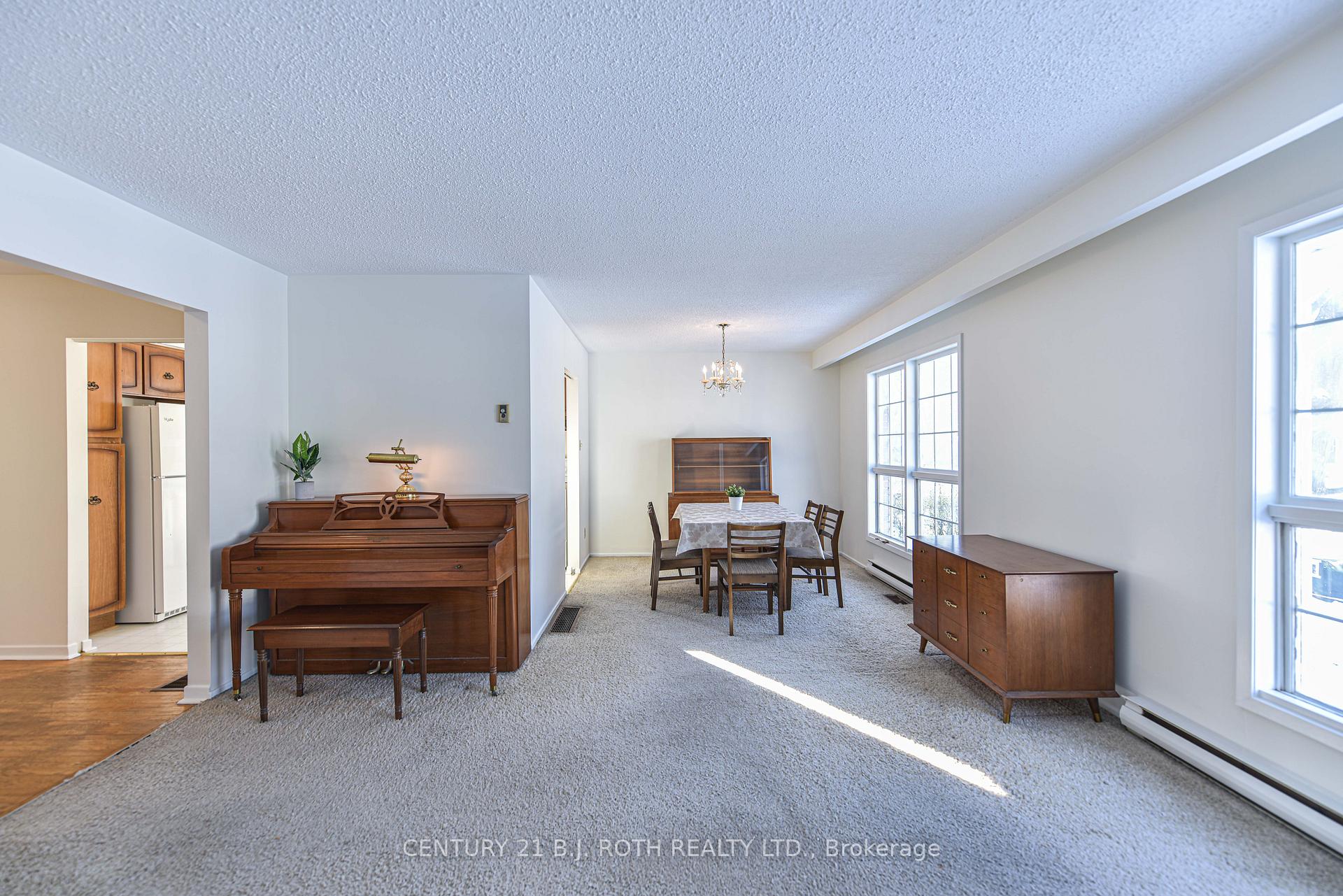 Photo 5 of 37 Davies Crescent, Barrie, Grove East — HOMEH