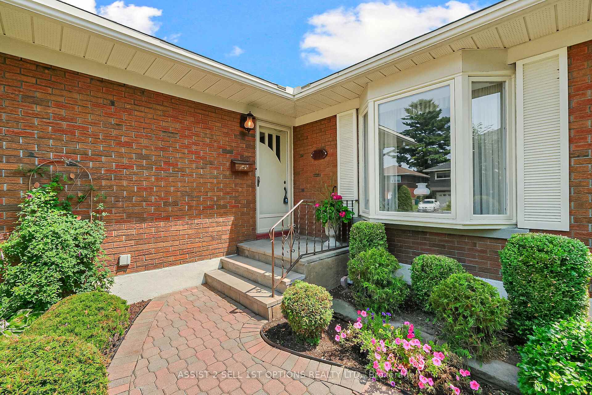 Photo 2 of 1155 Cline Crescent, Ottawa, Bel Air Heights — HOMEH