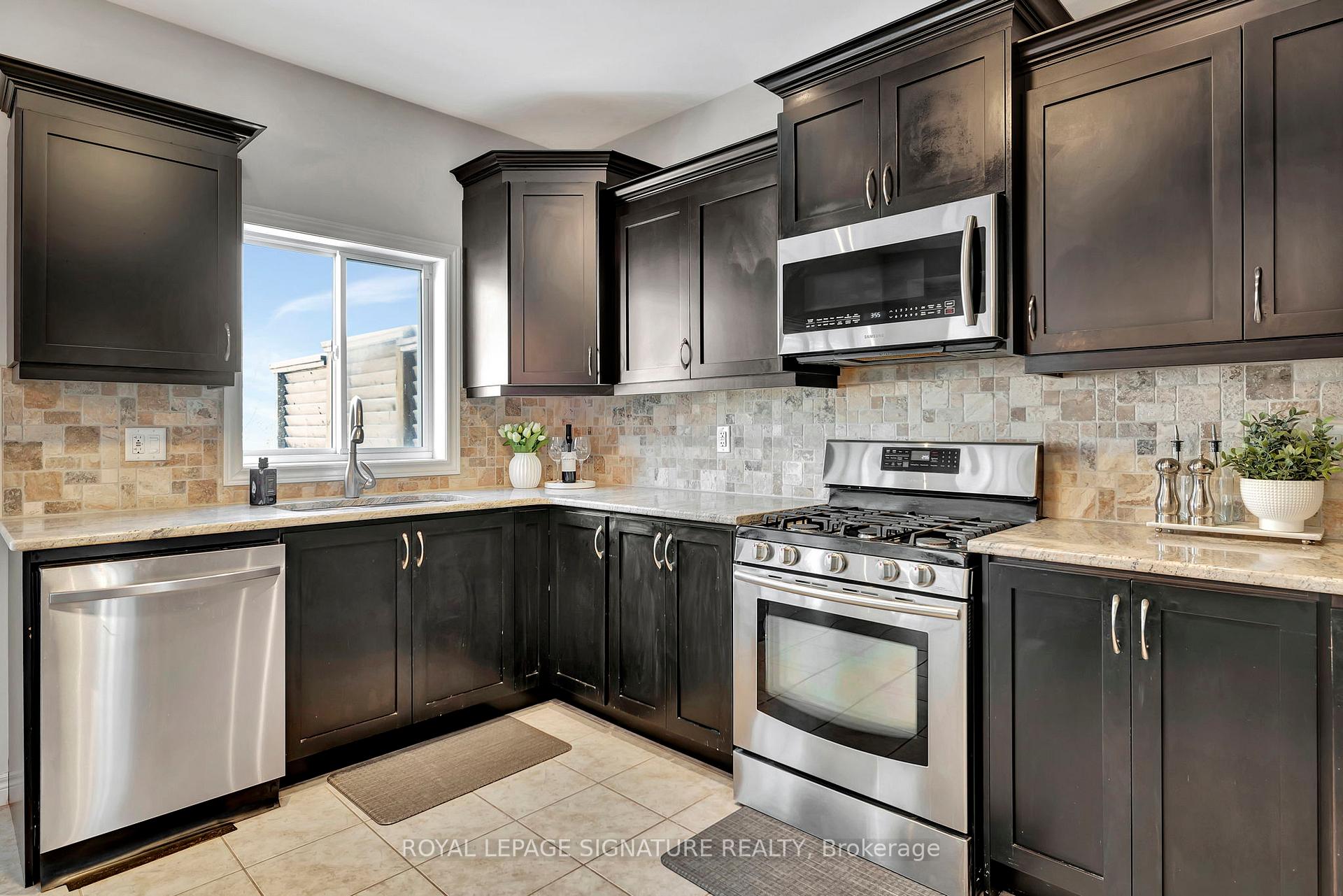 Photo 21 of 182 Painter Terrace, Hamilton, Waterdown — HOMEH