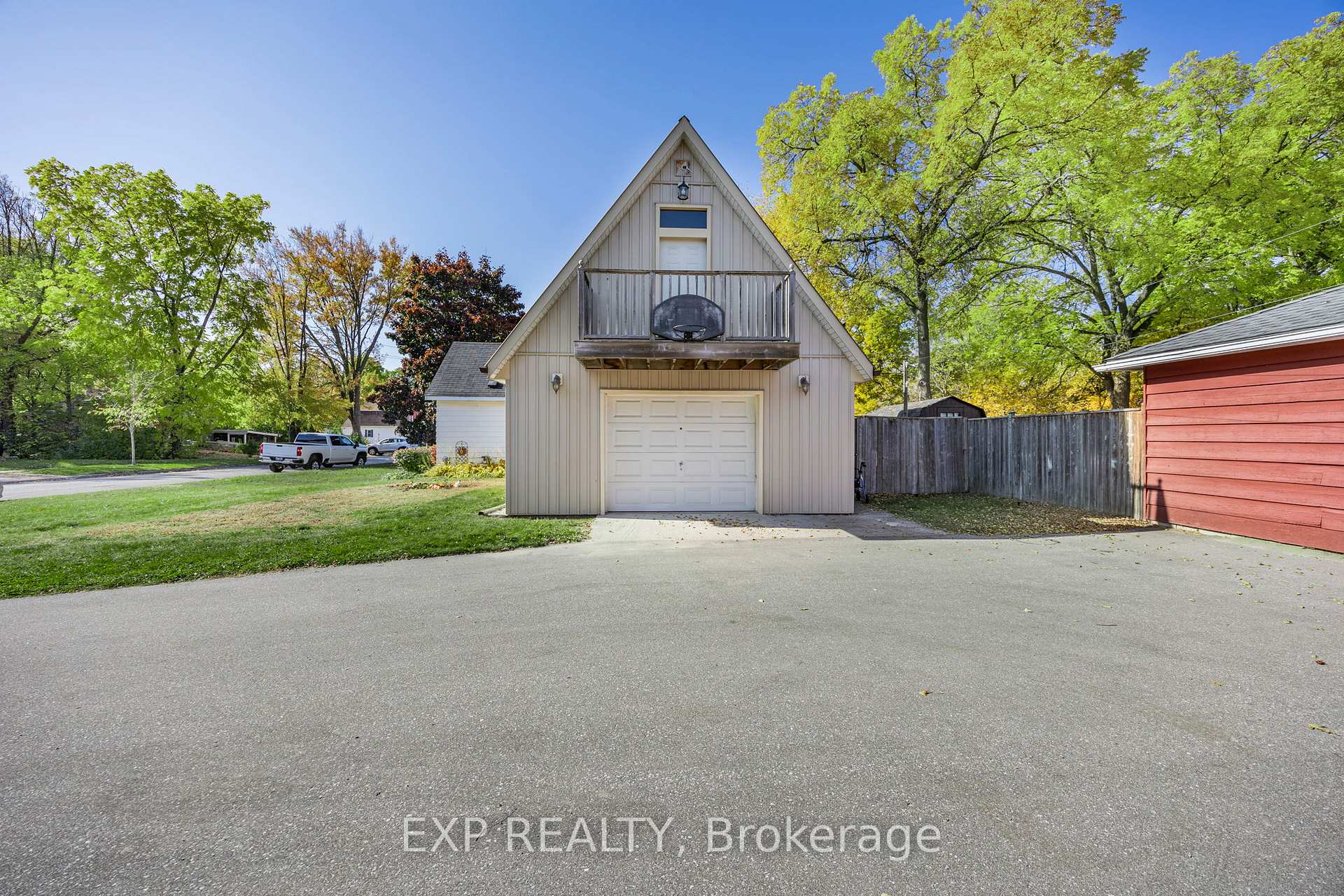 Photo 4 of 18 Frances Street, Barrie, Queen's Park — HOMEH