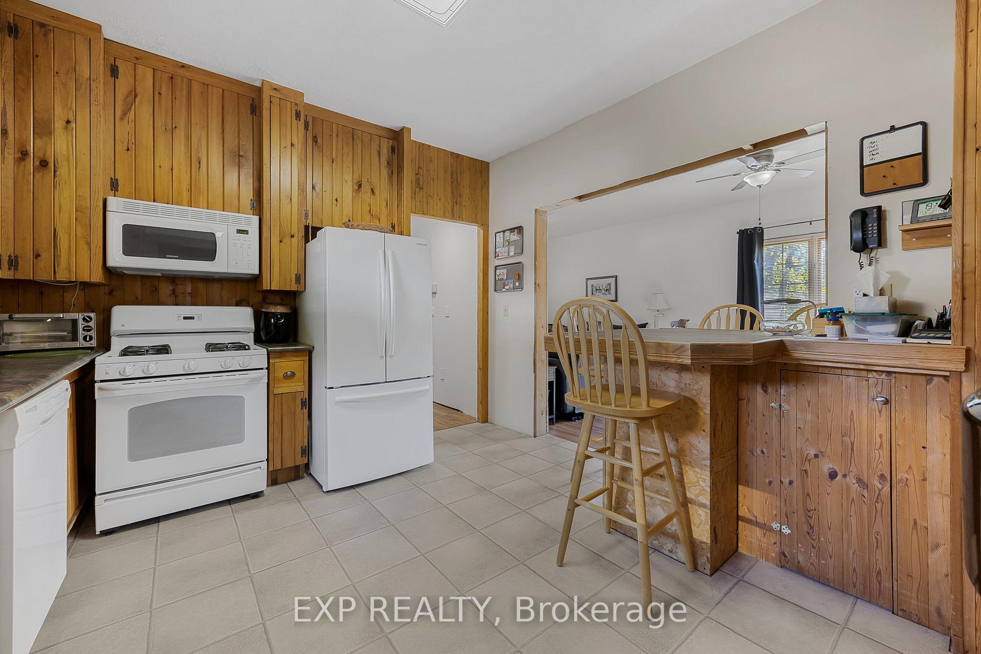 Photo 6 of 18 Frances Street, Barrie, Queen's Park — HOMEH