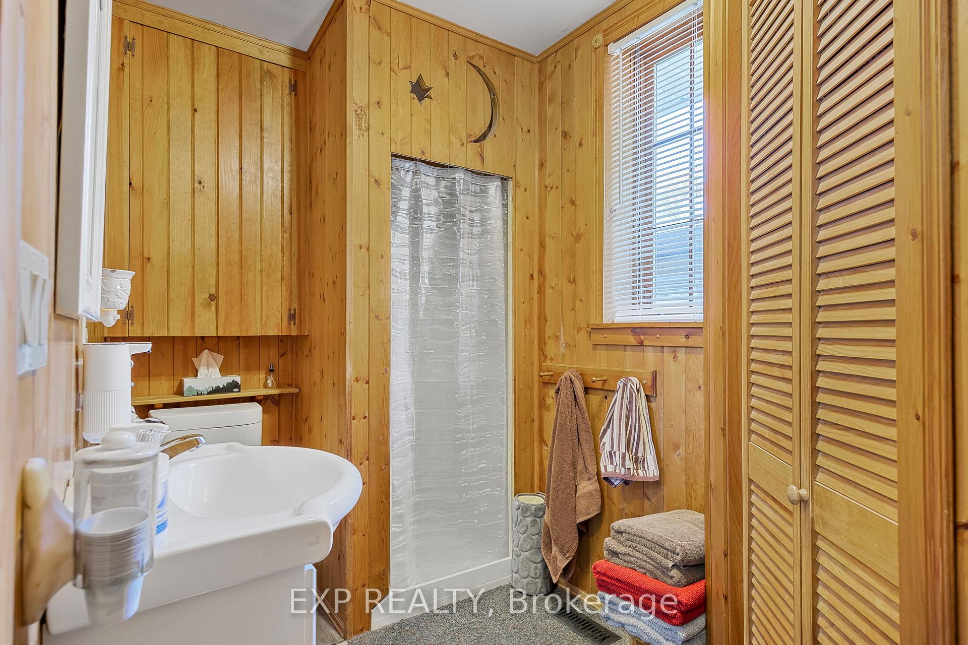 Photo 7 of 18 Frances Street, Barrie, Queen's Park — HOMEH
