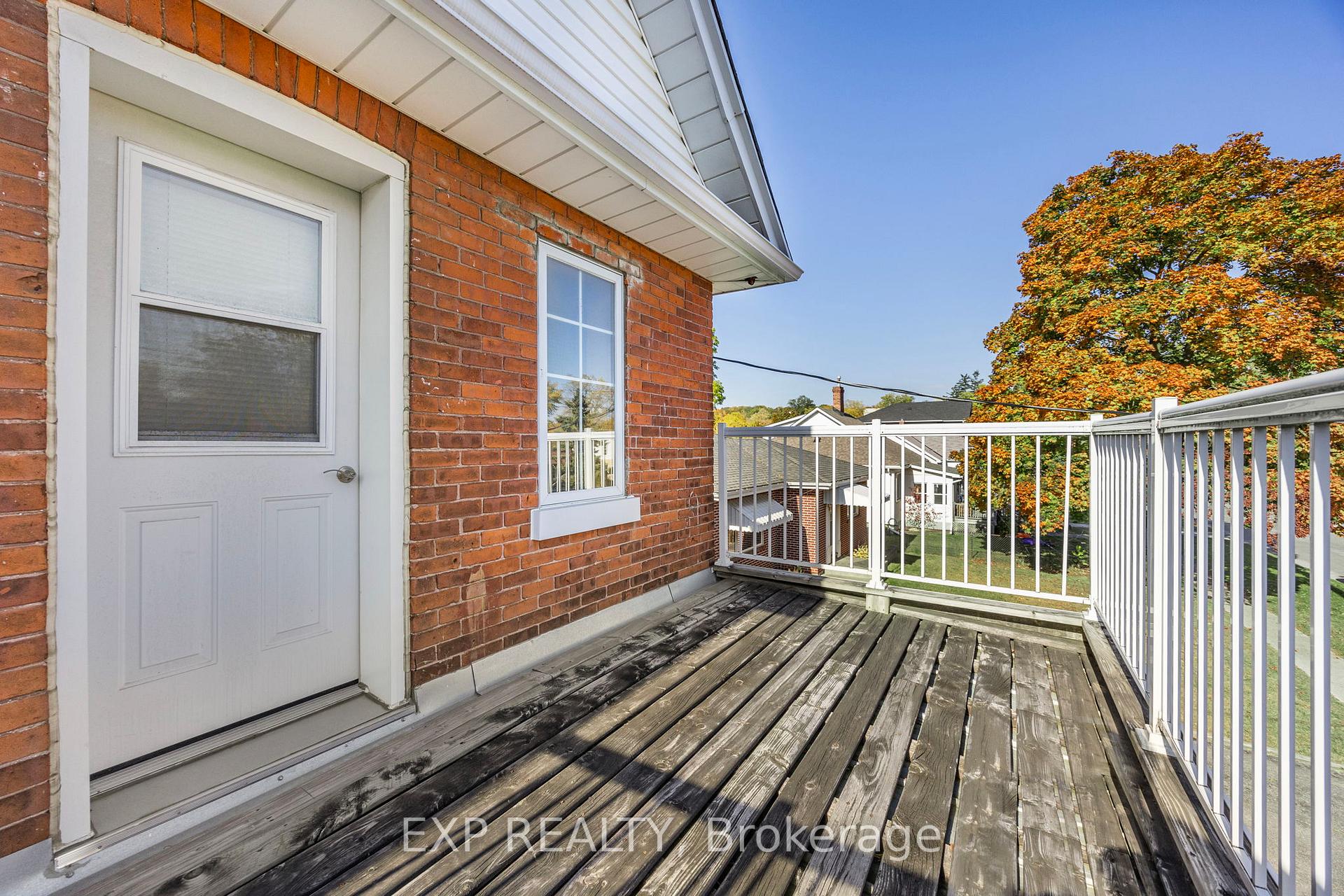 Photo 17 of 18 Frances Street, Barrie, Queen's Park — HOMEH
