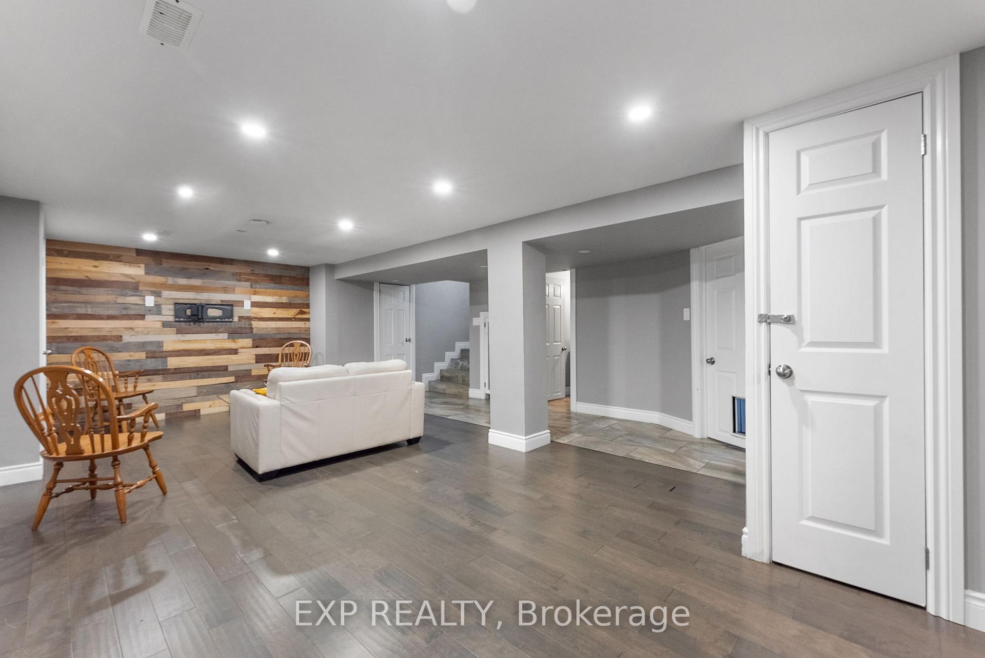 Photo 25 of 377 East 28th Street, Hamilton, Burkholme — HOMEH