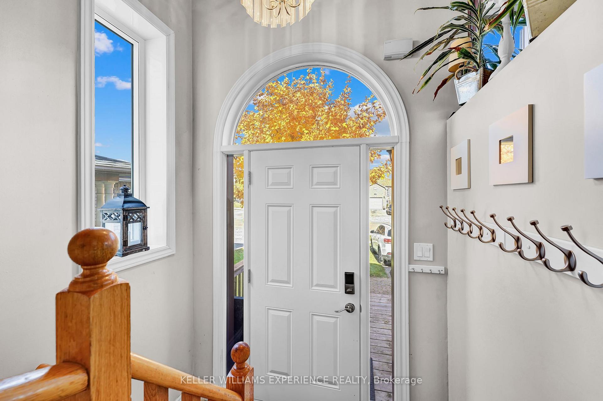 Photo 8 of 109 Athabaska Road, Barrie, Holly — HOMEH