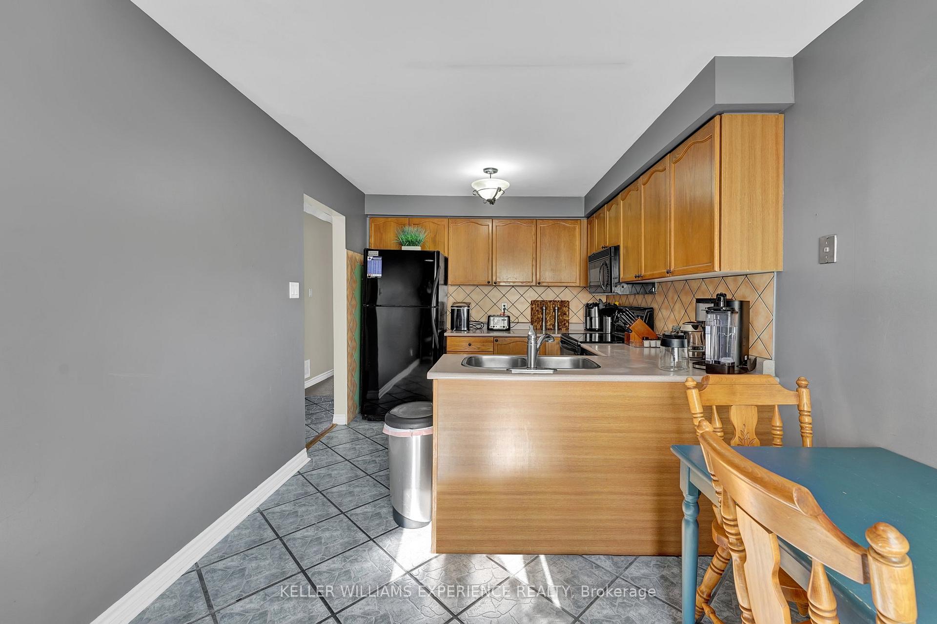 Photo 14 of 109 Athabaska Road, Barrie, Holly — HOMEH