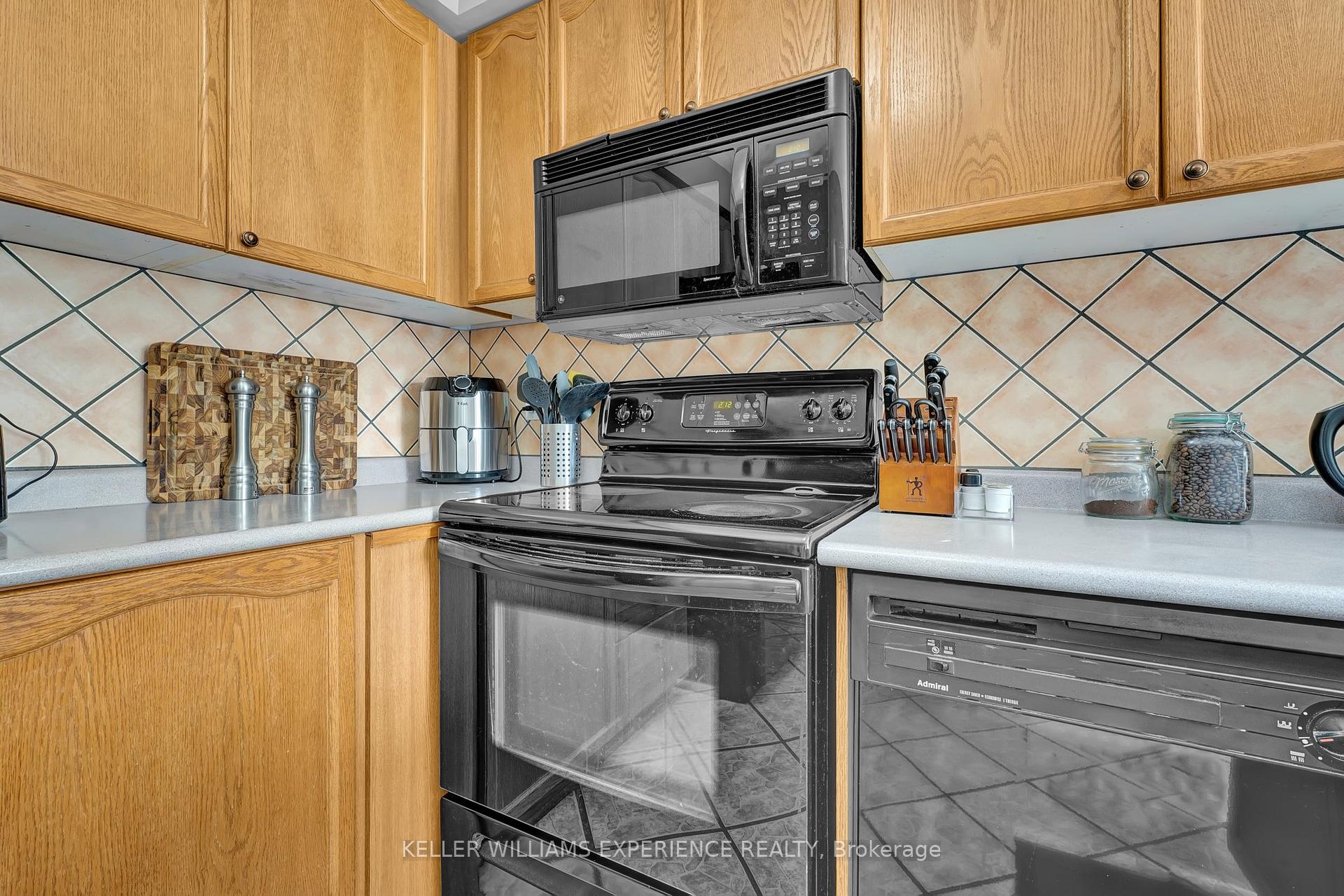 Photo 15 of 109 Athabaska Road, Barrie, Holly — HOMEH