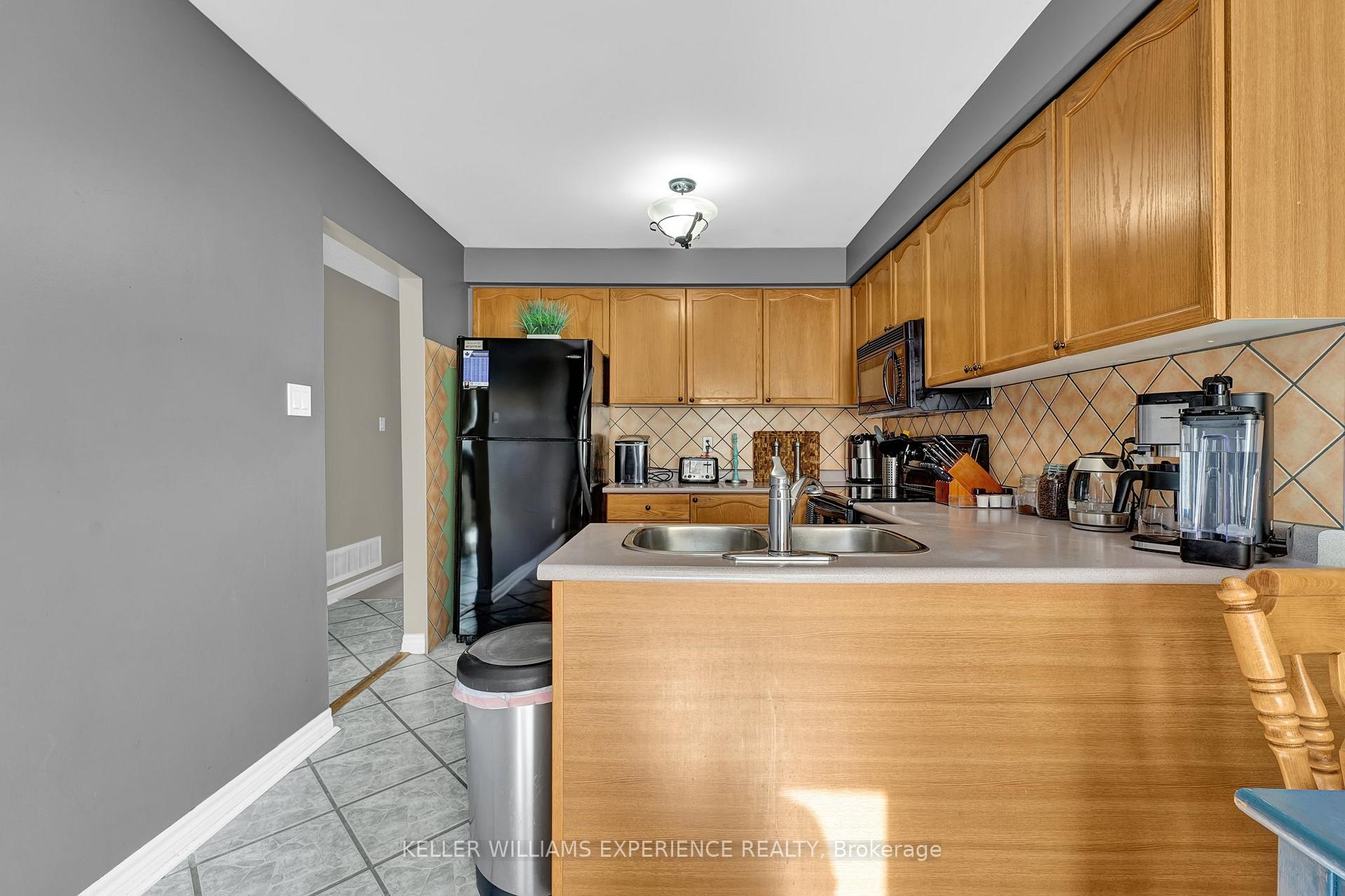 Photo 17 of 109 Athabaska Road, Barrie, Holly — HOMEH