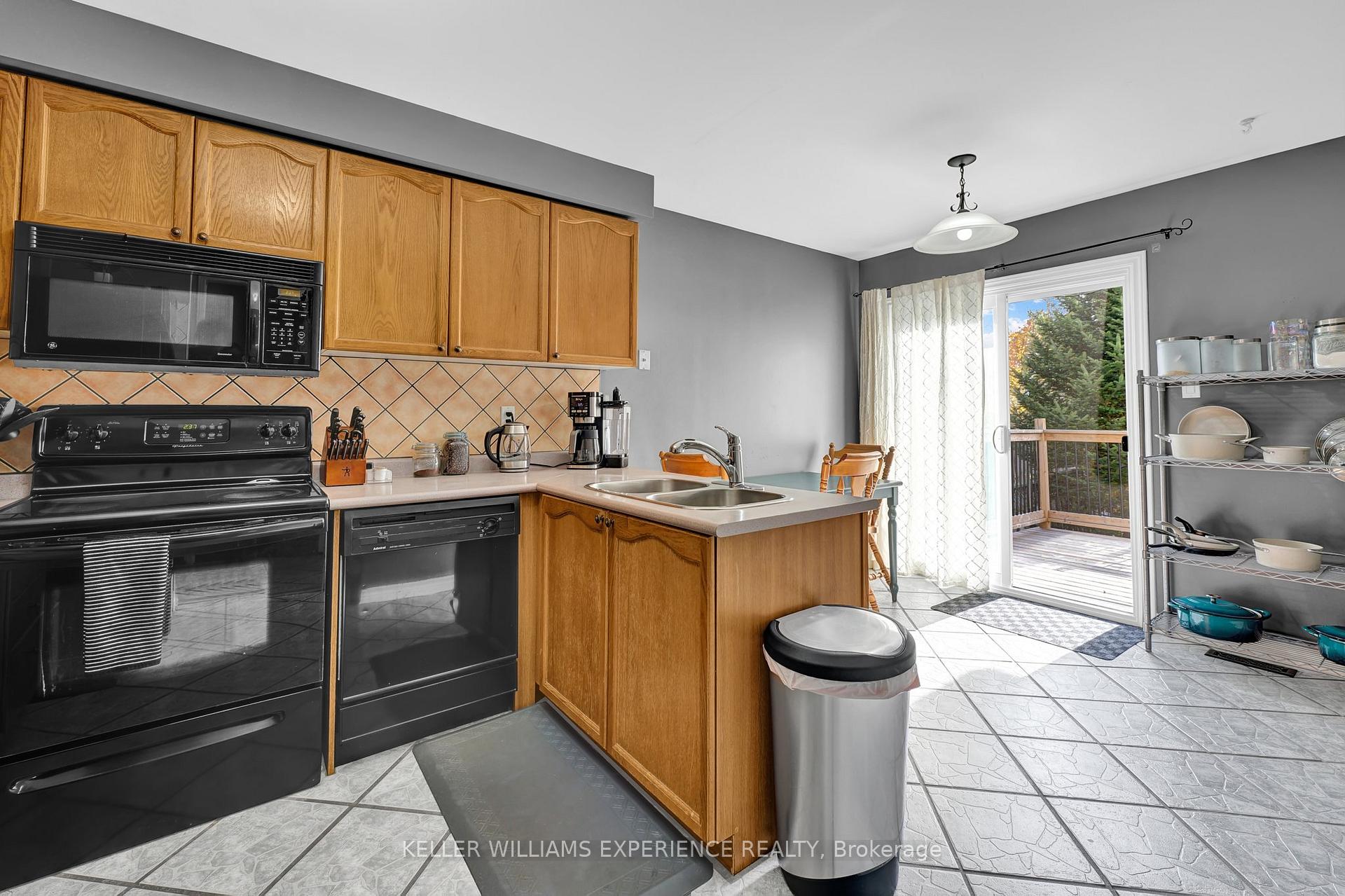 Photo 18 of 109 Athabaska Road, Barrie, Holly — HOMEH
