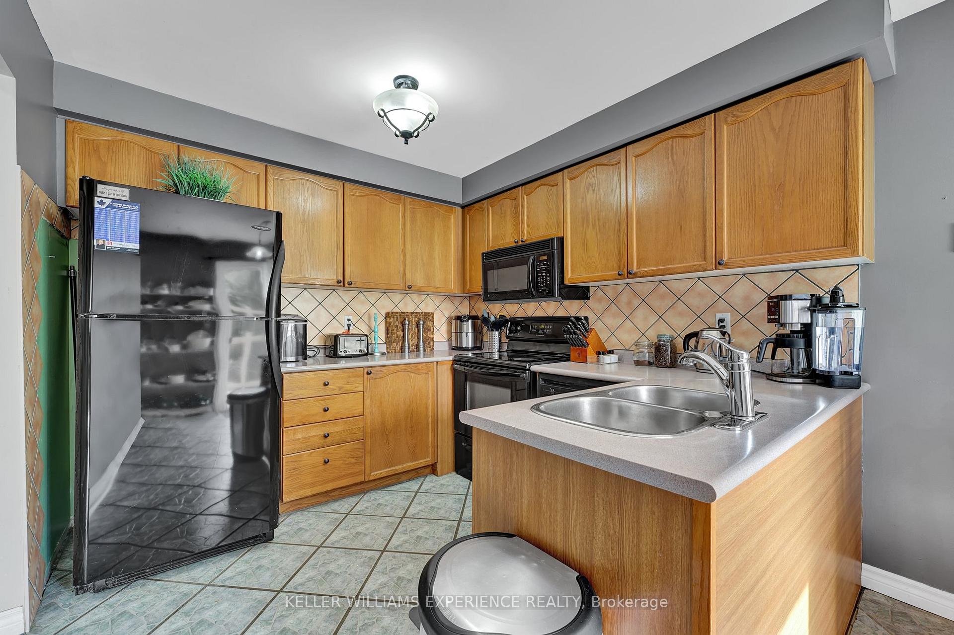Photo 19 of 109 Athabaska Road, Barrie, Holly — HOMEH