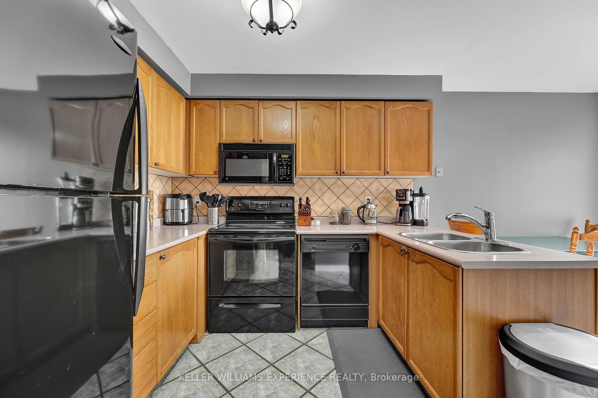 Photo 20 of 109 Athabaska Road, Barrie, Holly — HOMEH