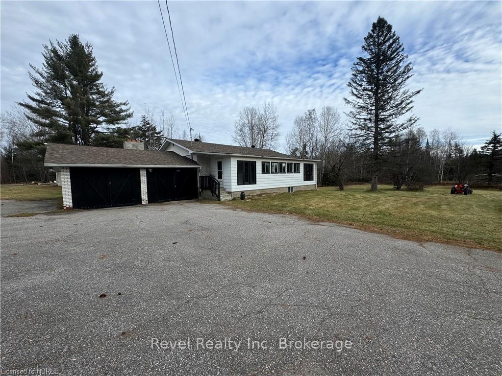 Front of 3877 Hwy 17 E