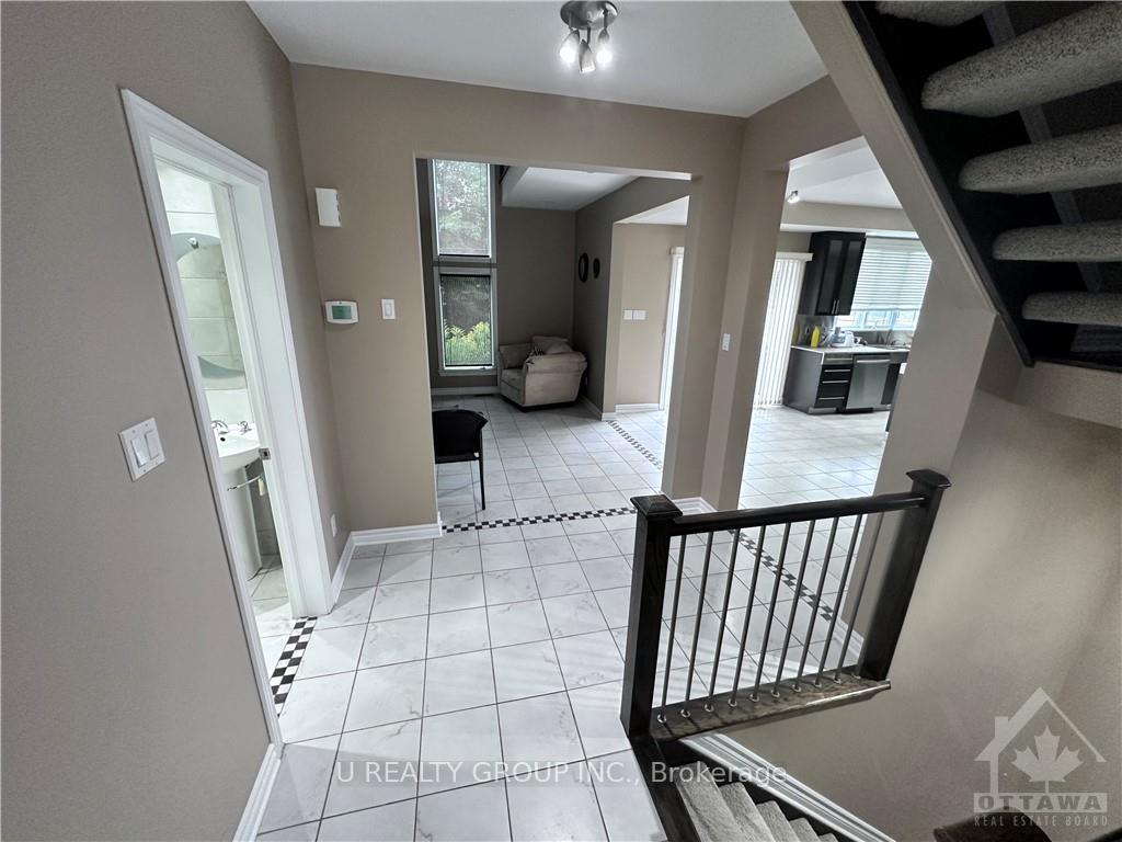 Photo 5 of 657 Devonwood Circle, Ottawa, Blossom Park/Kemp Park/Findlay Creek — HOMEH